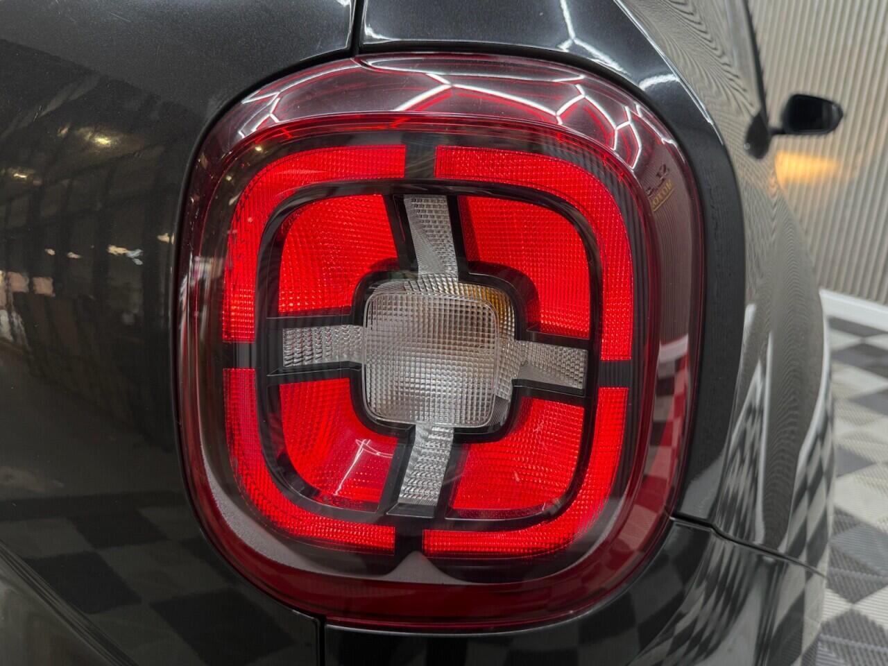 Dacia Duster view 32
