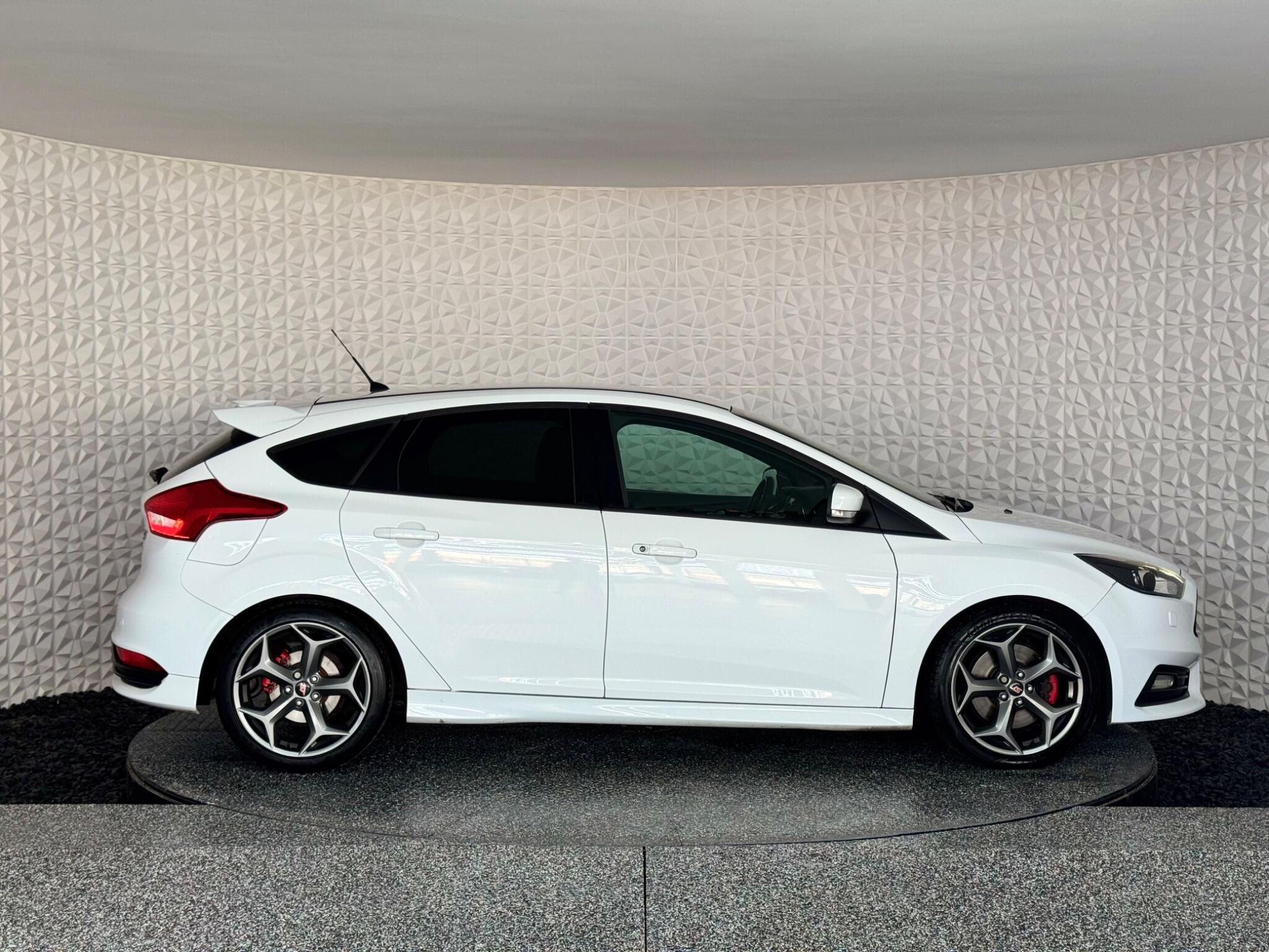 Ford Focus view 9