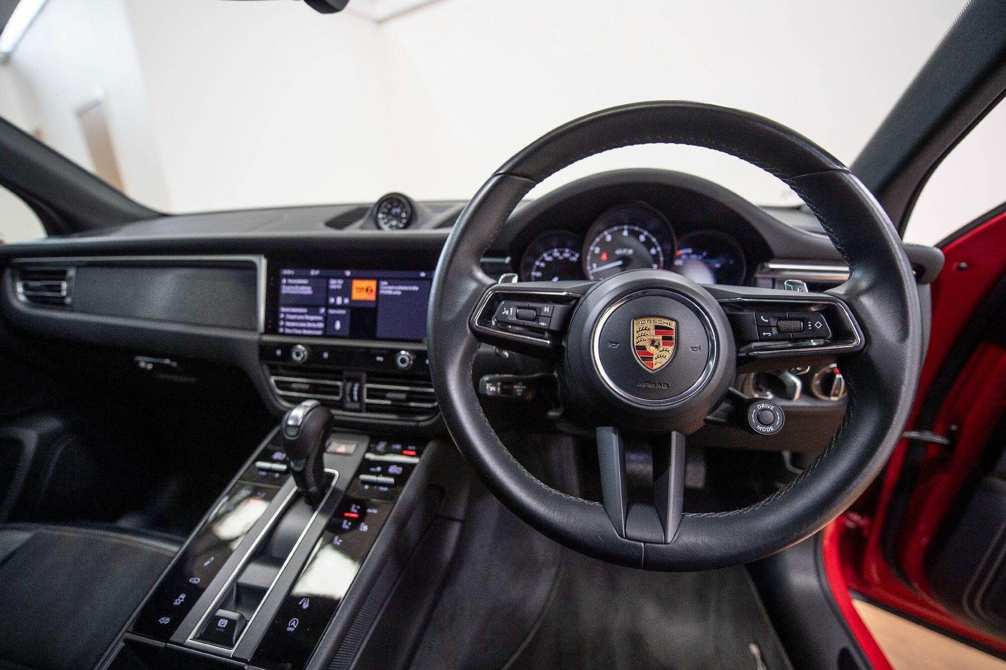 Porsche Macan view 13