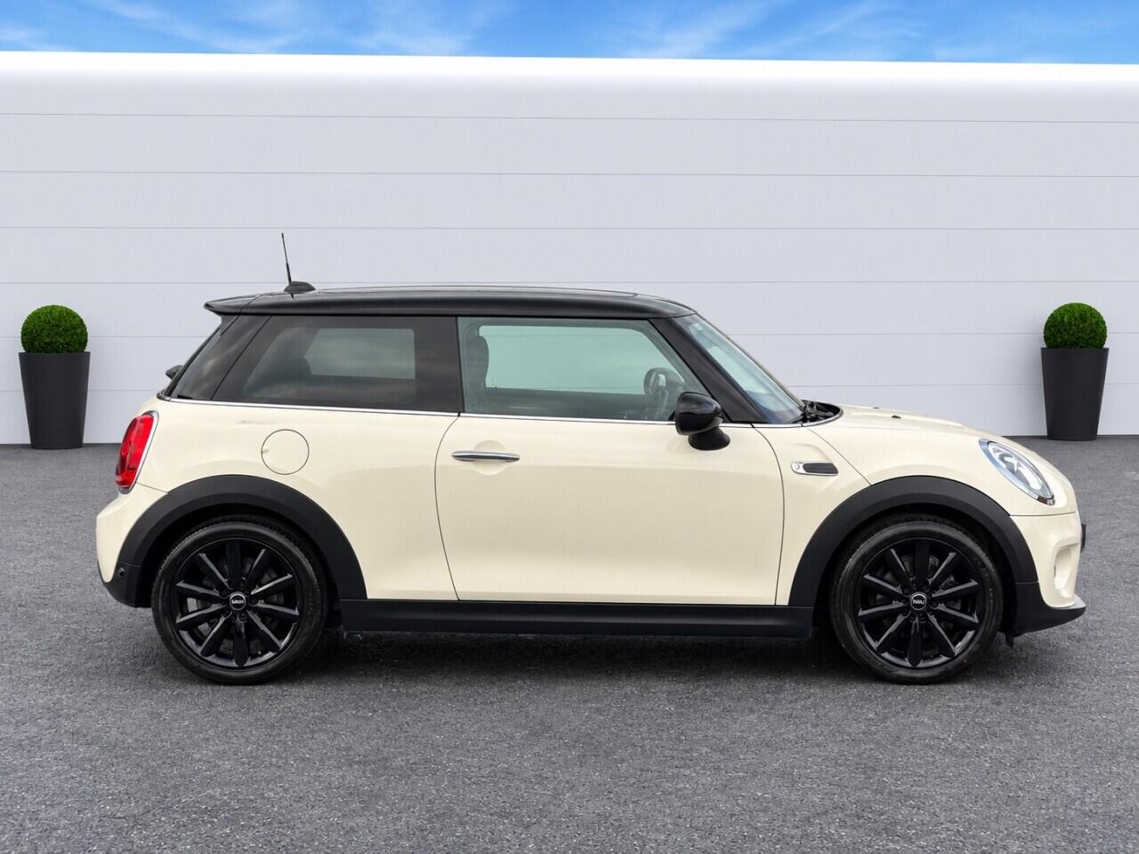 Mini Hatch view 7