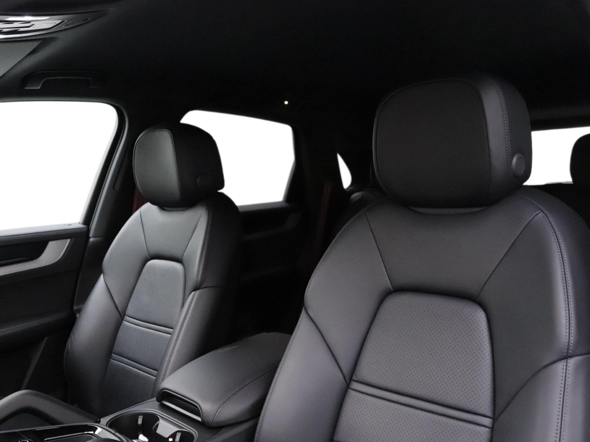 Porsche Cayenne view 14