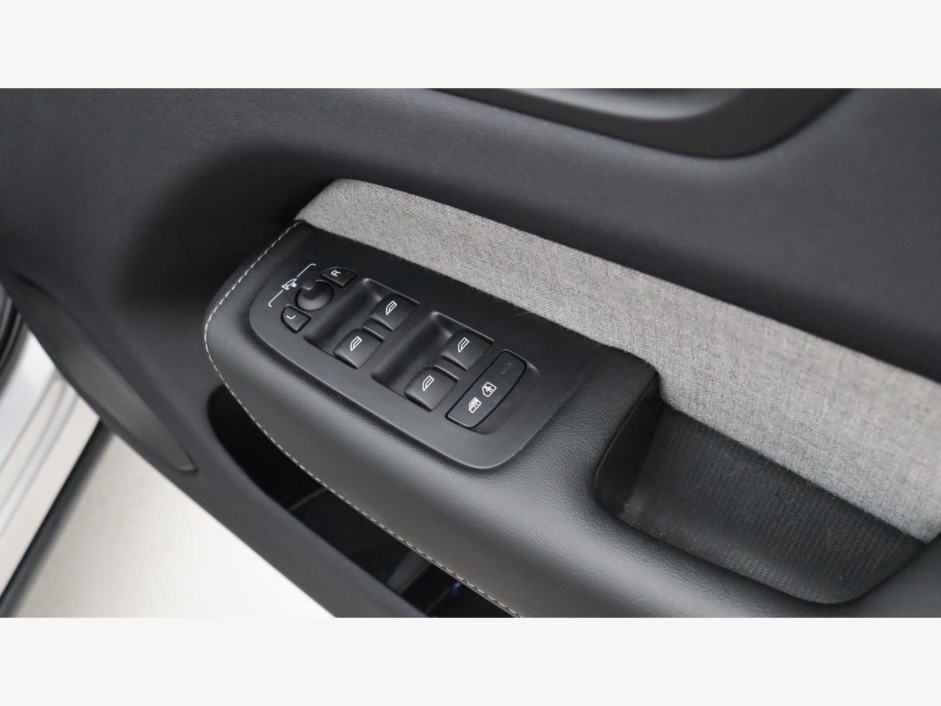 Volvo XC60 view 25