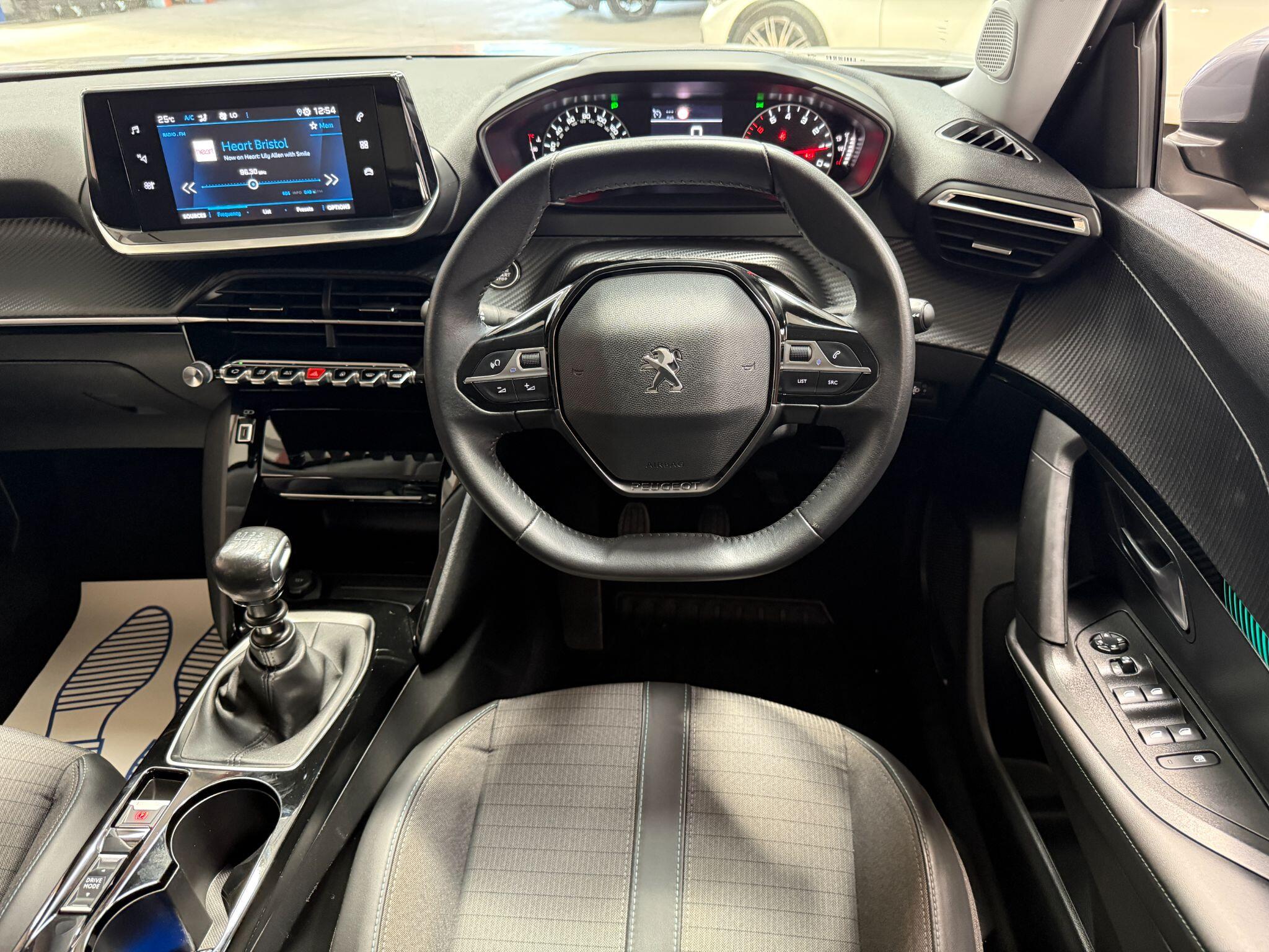 Peugeot 2008 view 4
