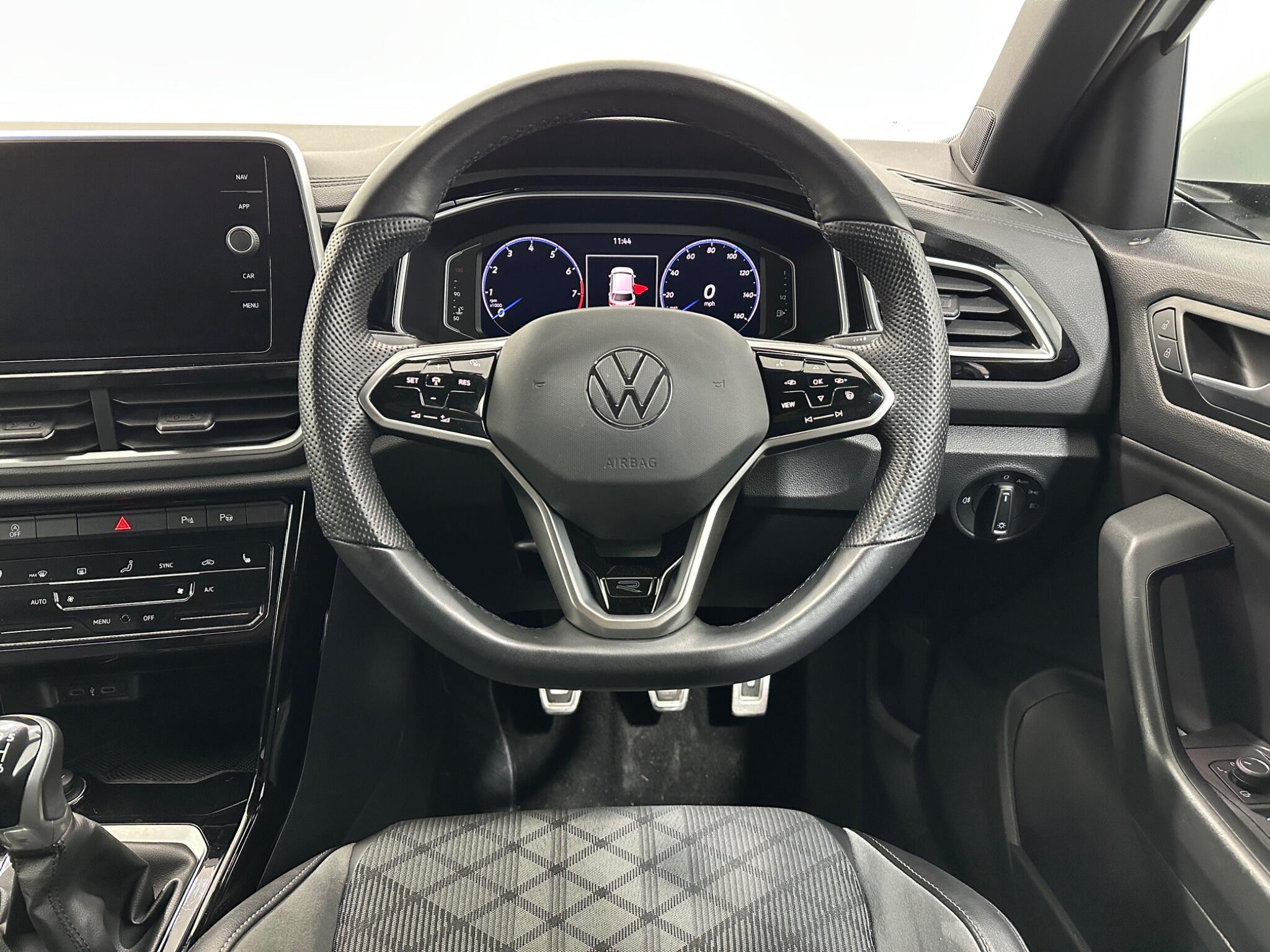 Volkswagen T-Roc view 13