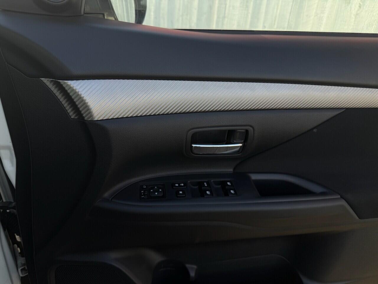 Mitsubishi Outlander view 44