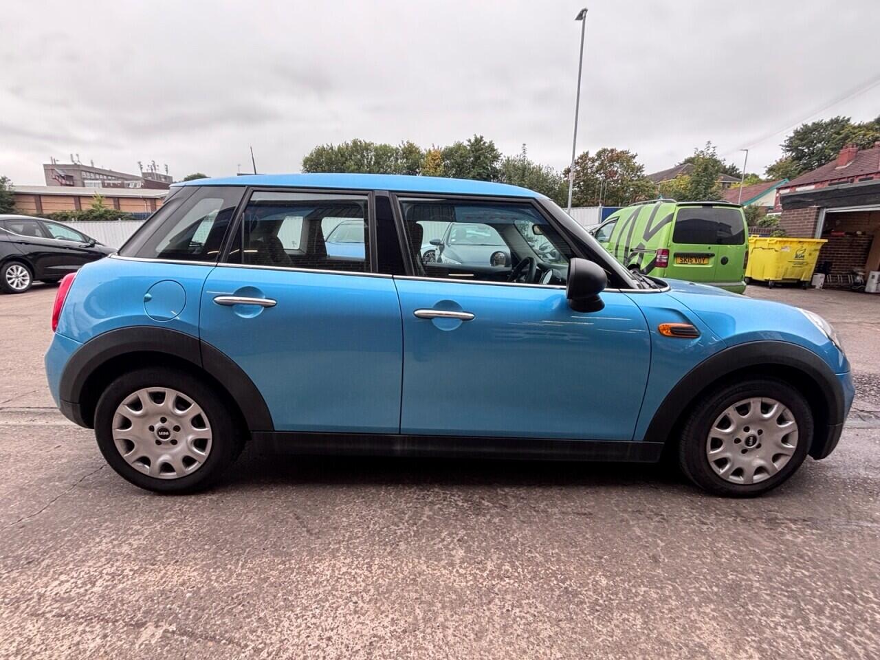 Mini Hatch view 8