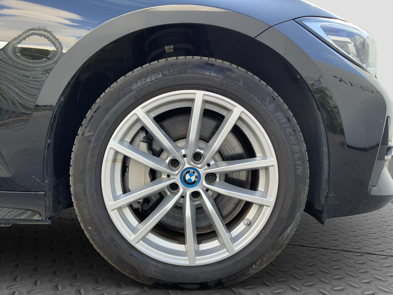 BMW 3 Series view 21