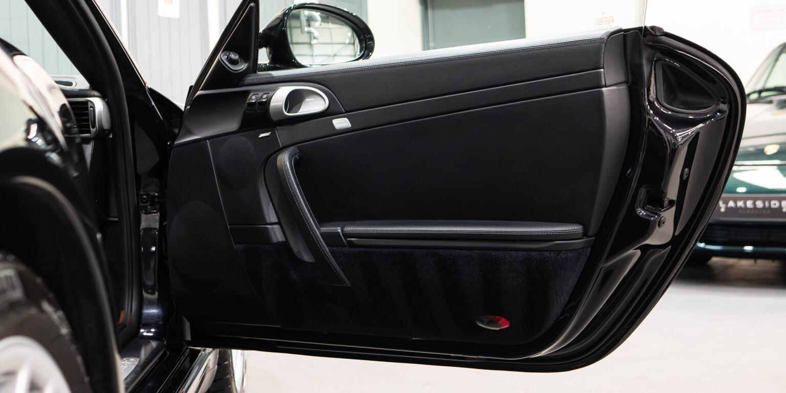 Porsche 911 view 24