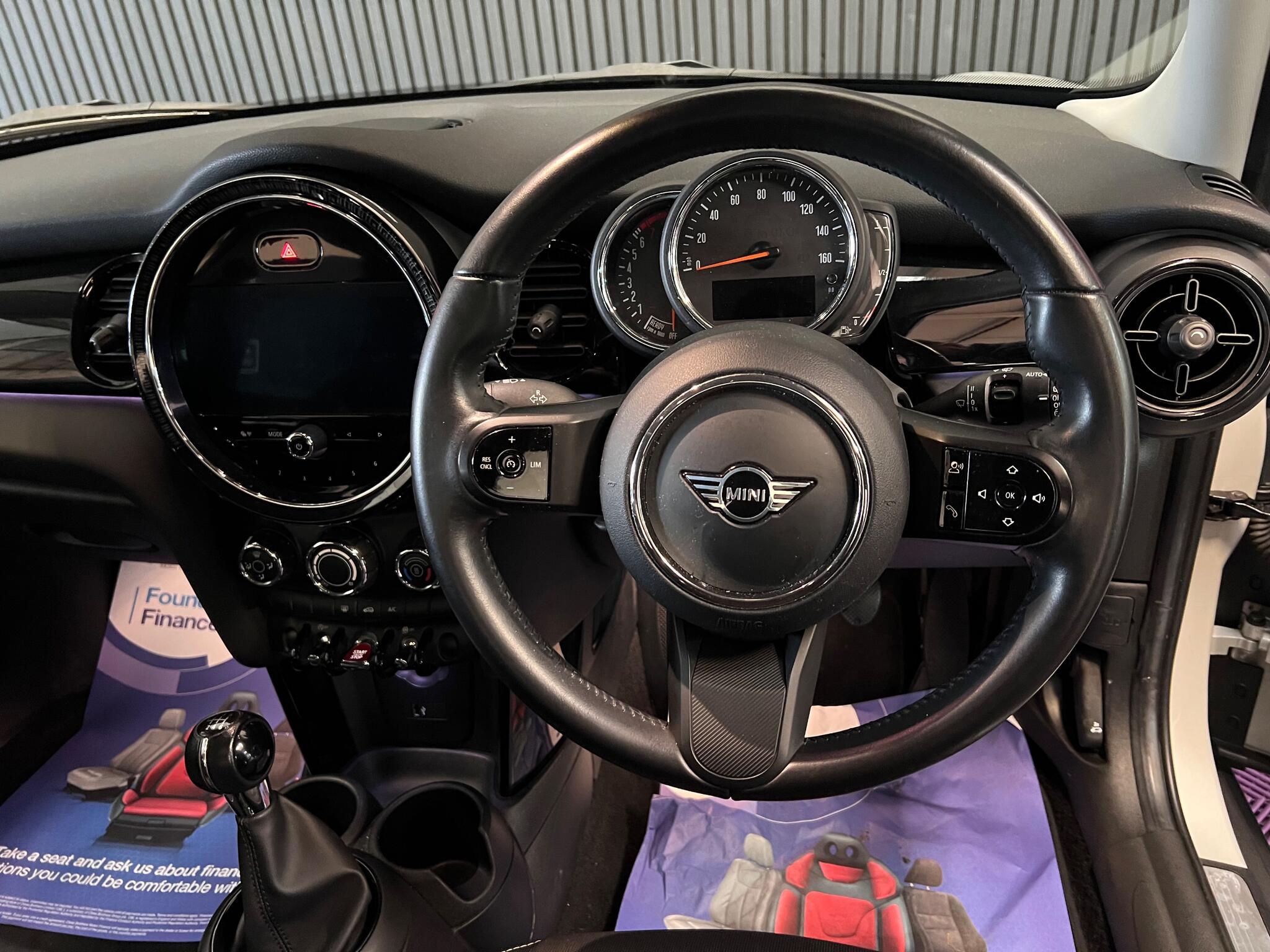 Mini Hatch view 27