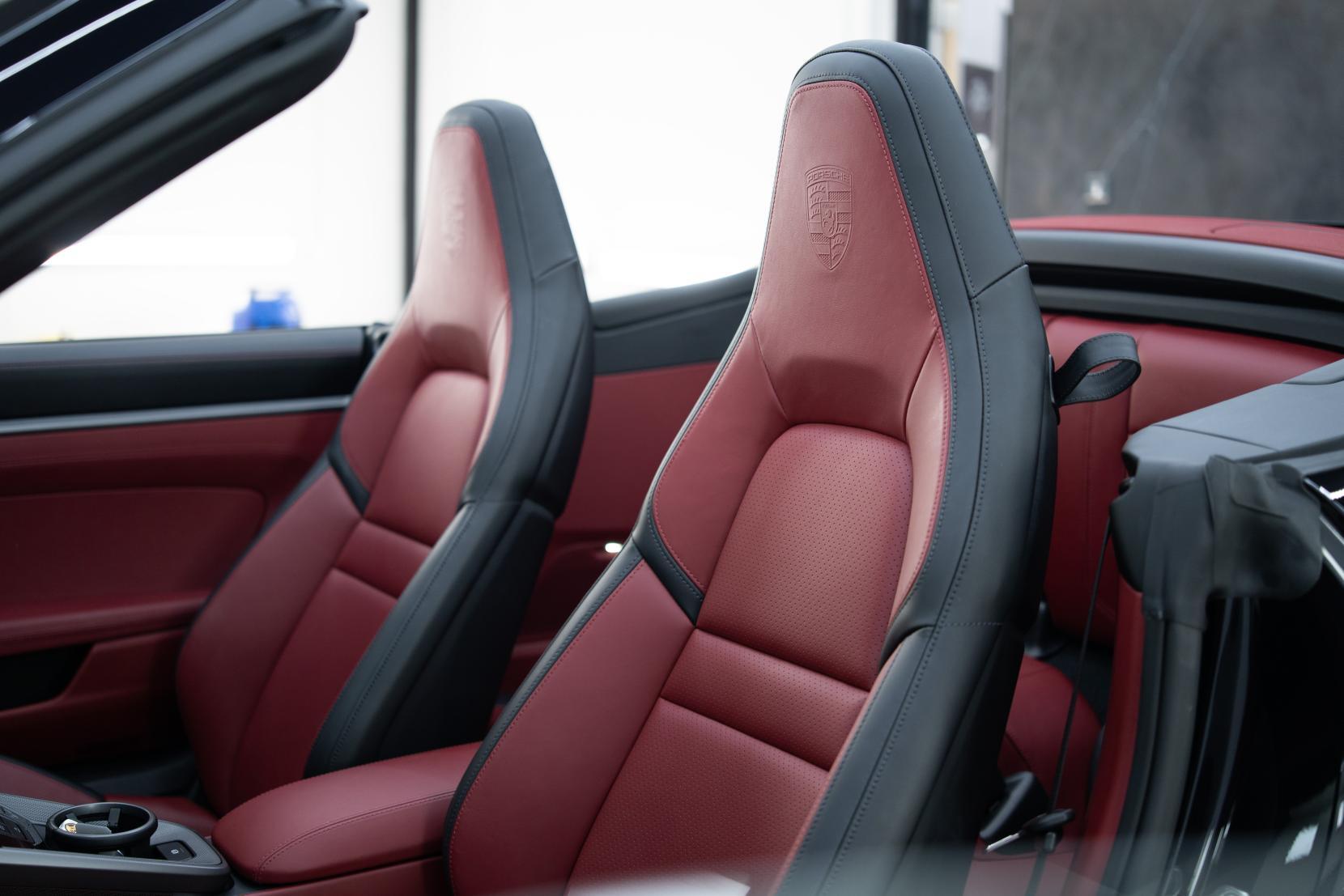 Porsche 911 view 9