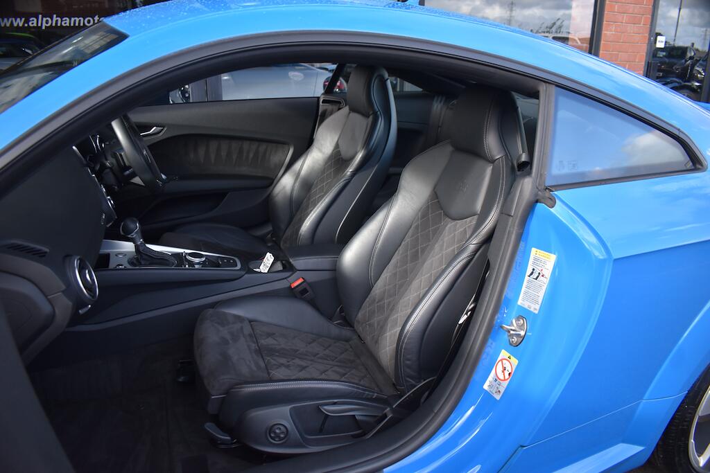 Audi TT view 26