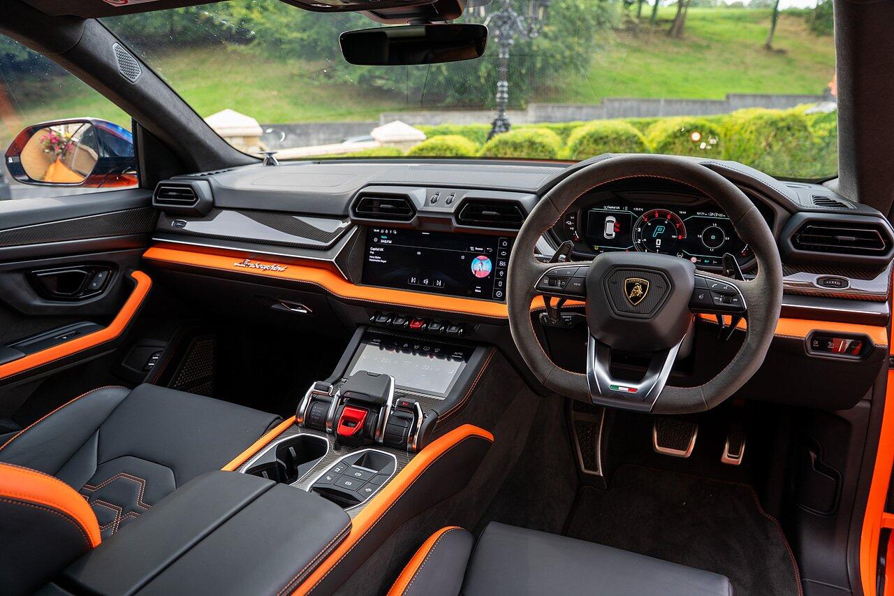 Lamborghini Urus view 43