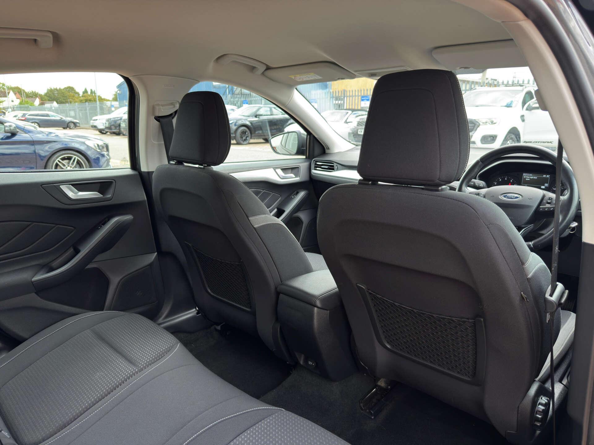 Ford Focus view 22