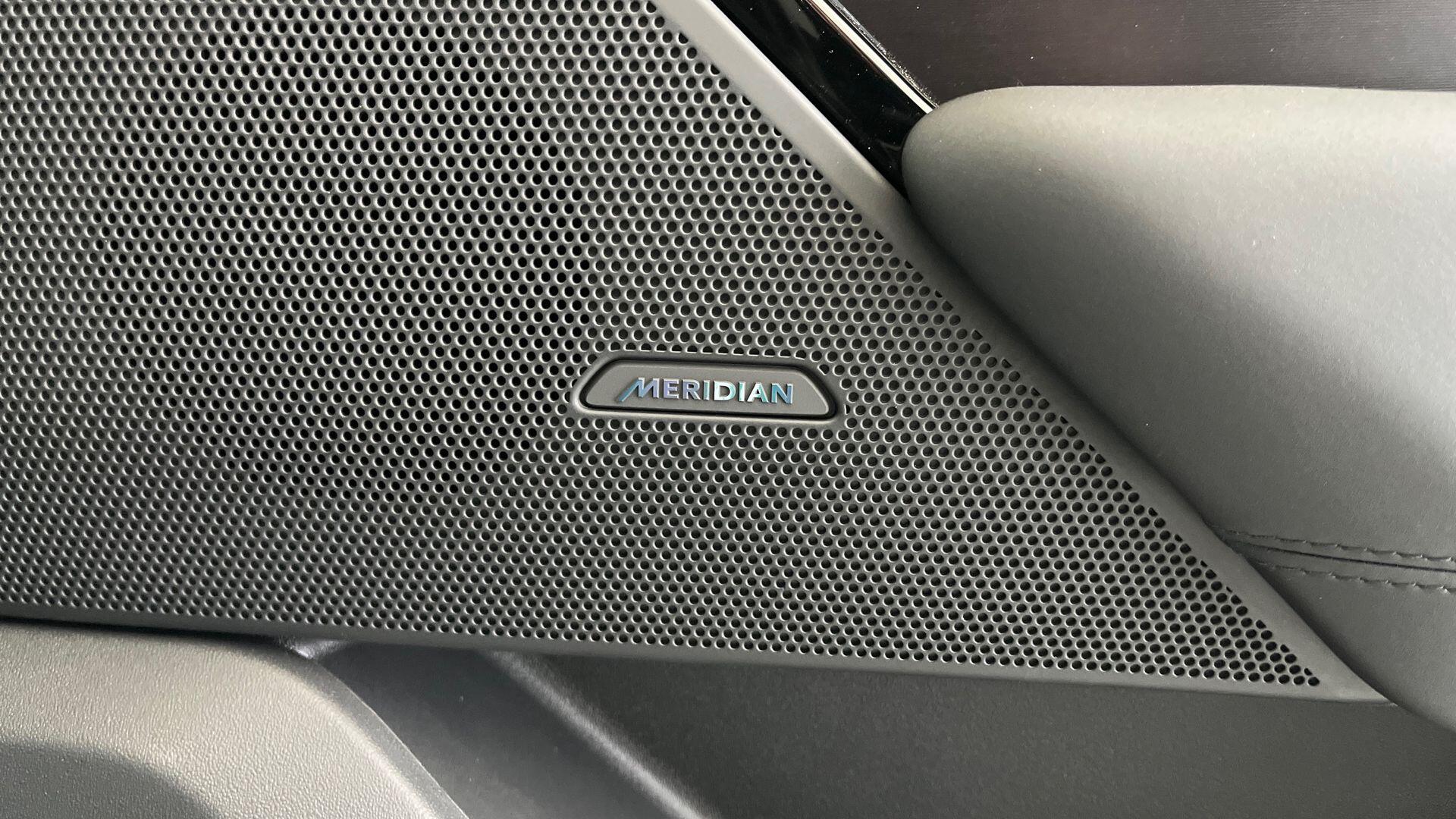 Land Rover Range Rover Velar view 24