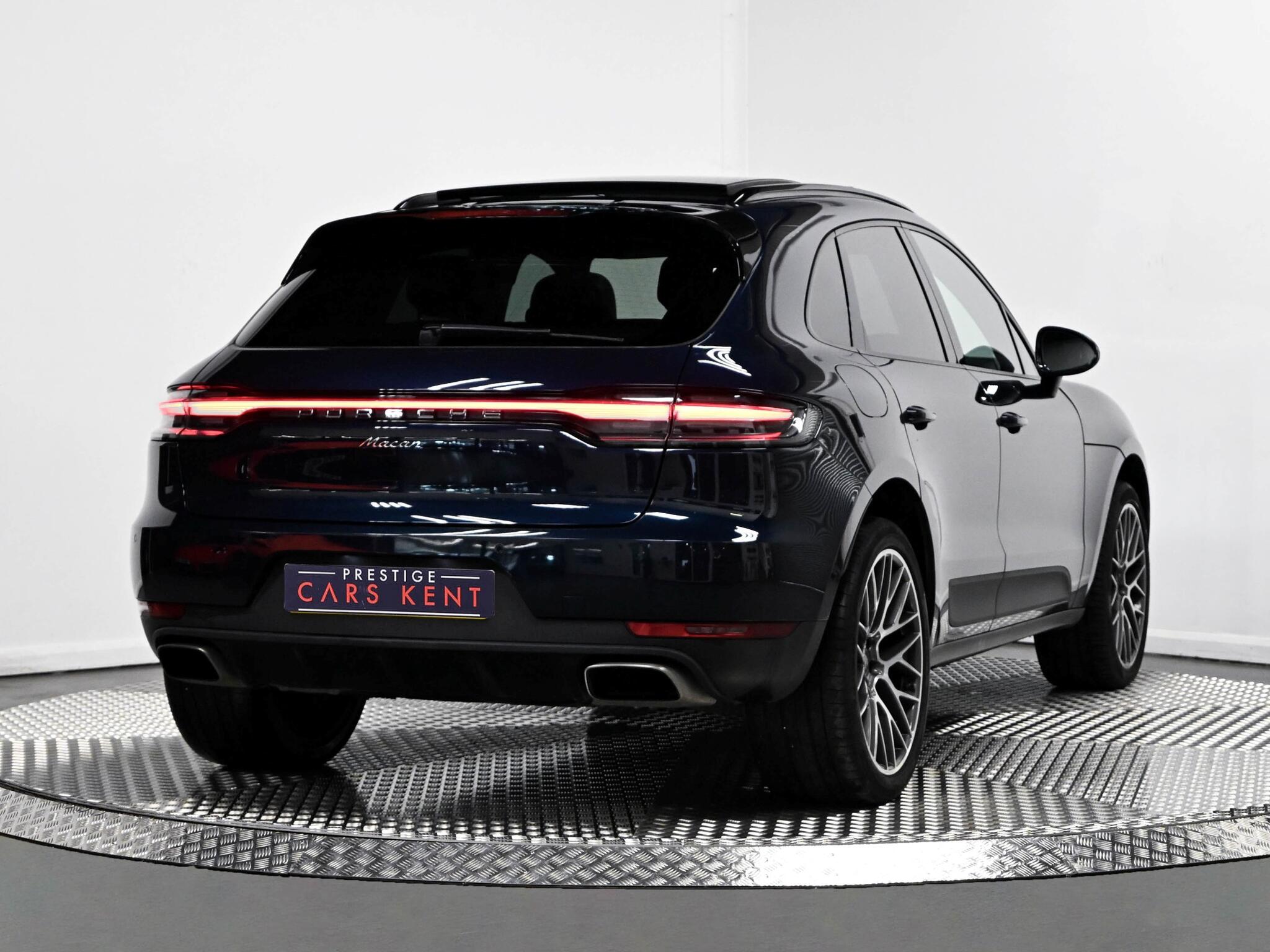 Porsche Macan view 19