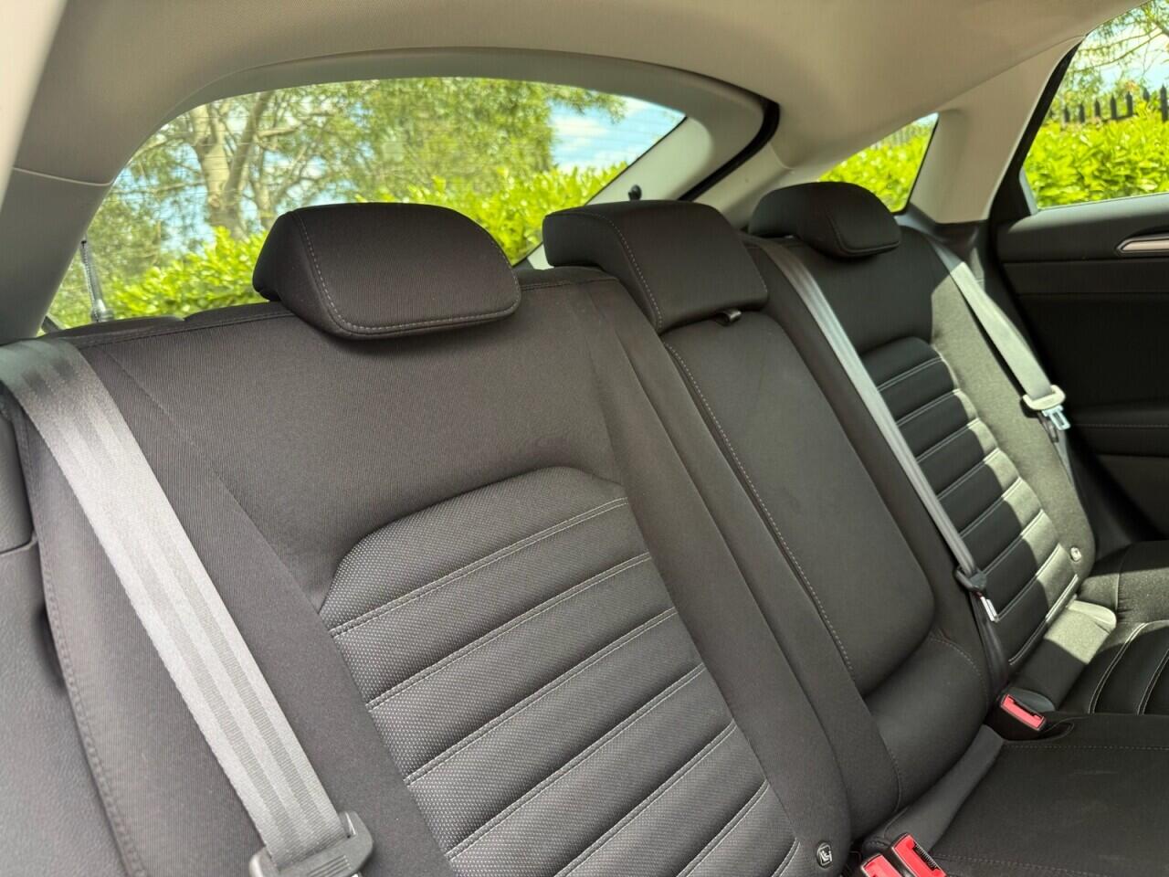 Ford Mondeo view 34