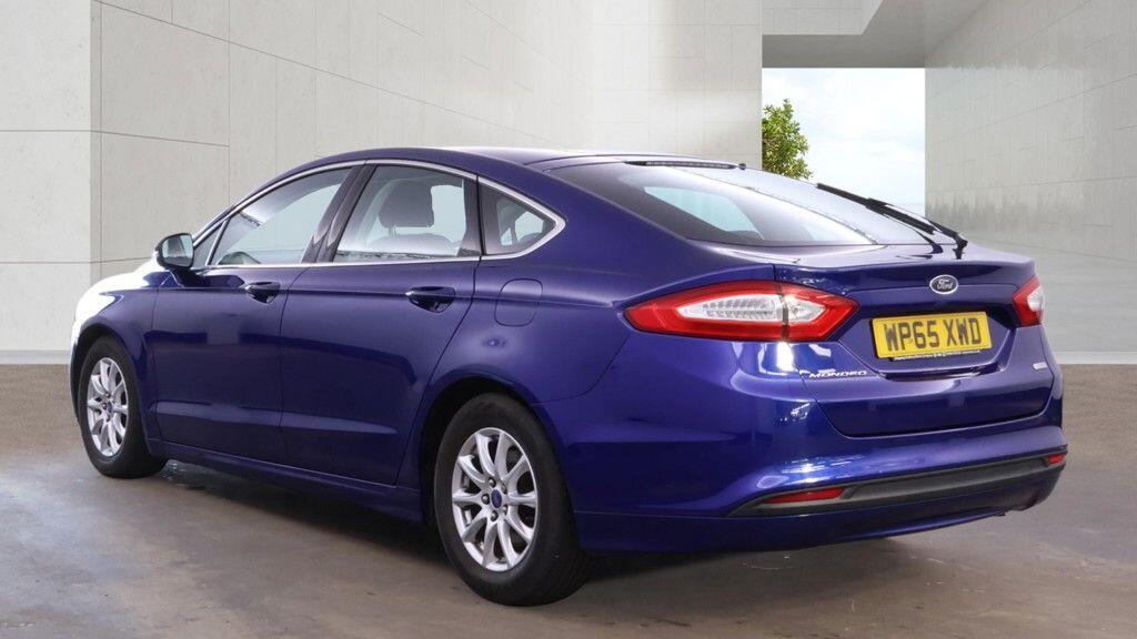 Ford Mondeo view 3