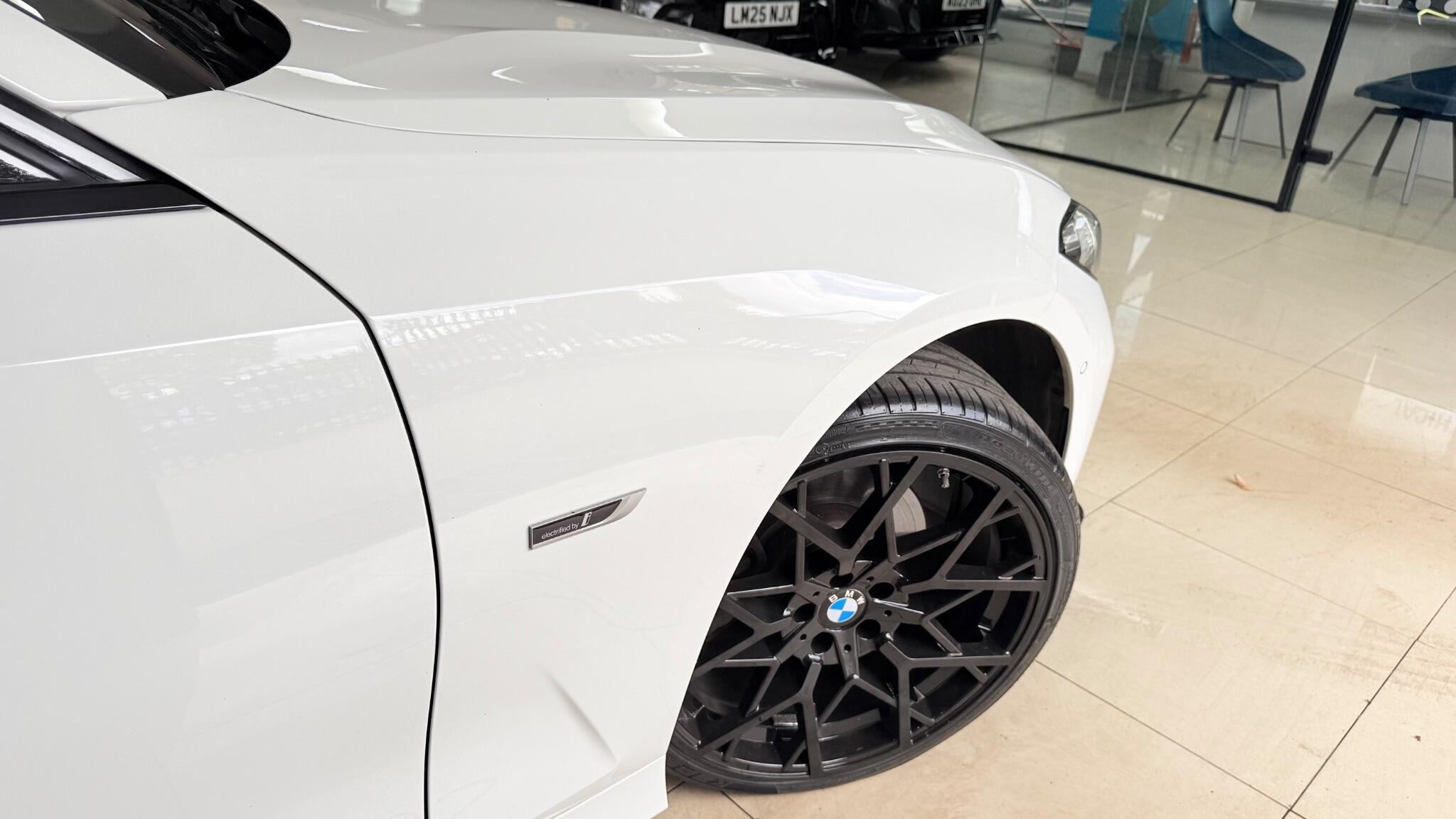 BMW 3 Series view 9
