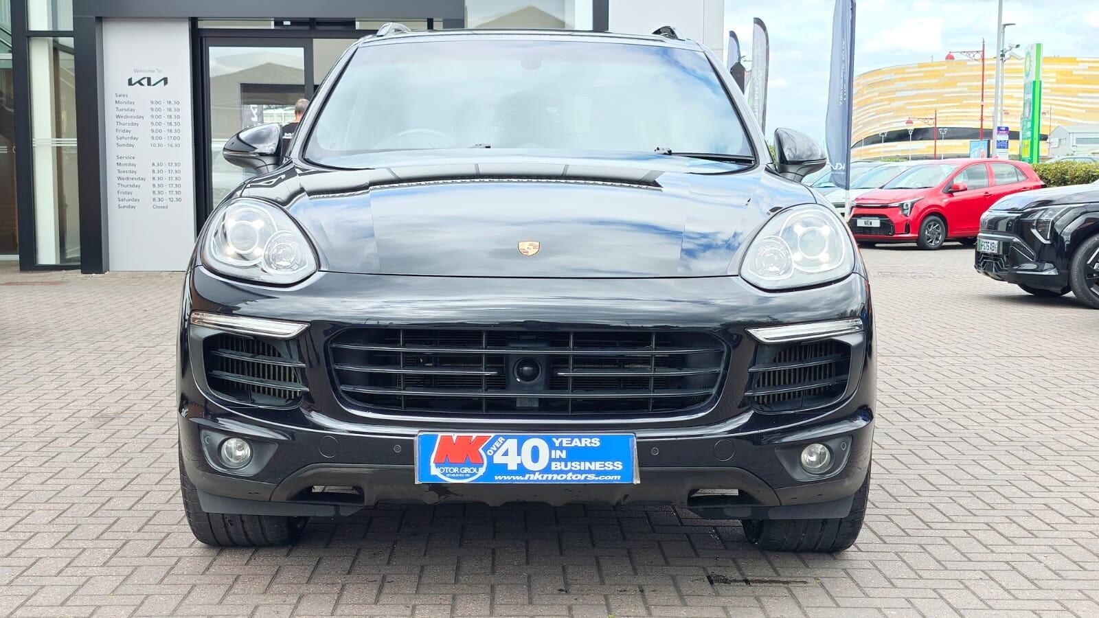 Porsche Cayenne view 3