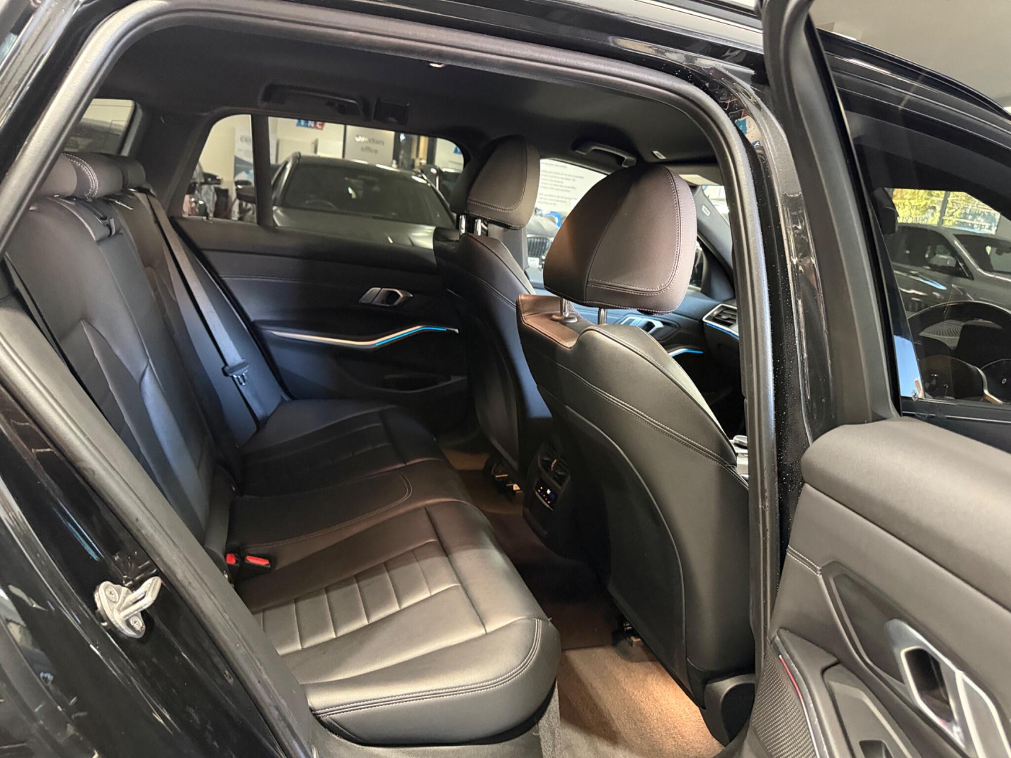 BMW 3 Series view 29