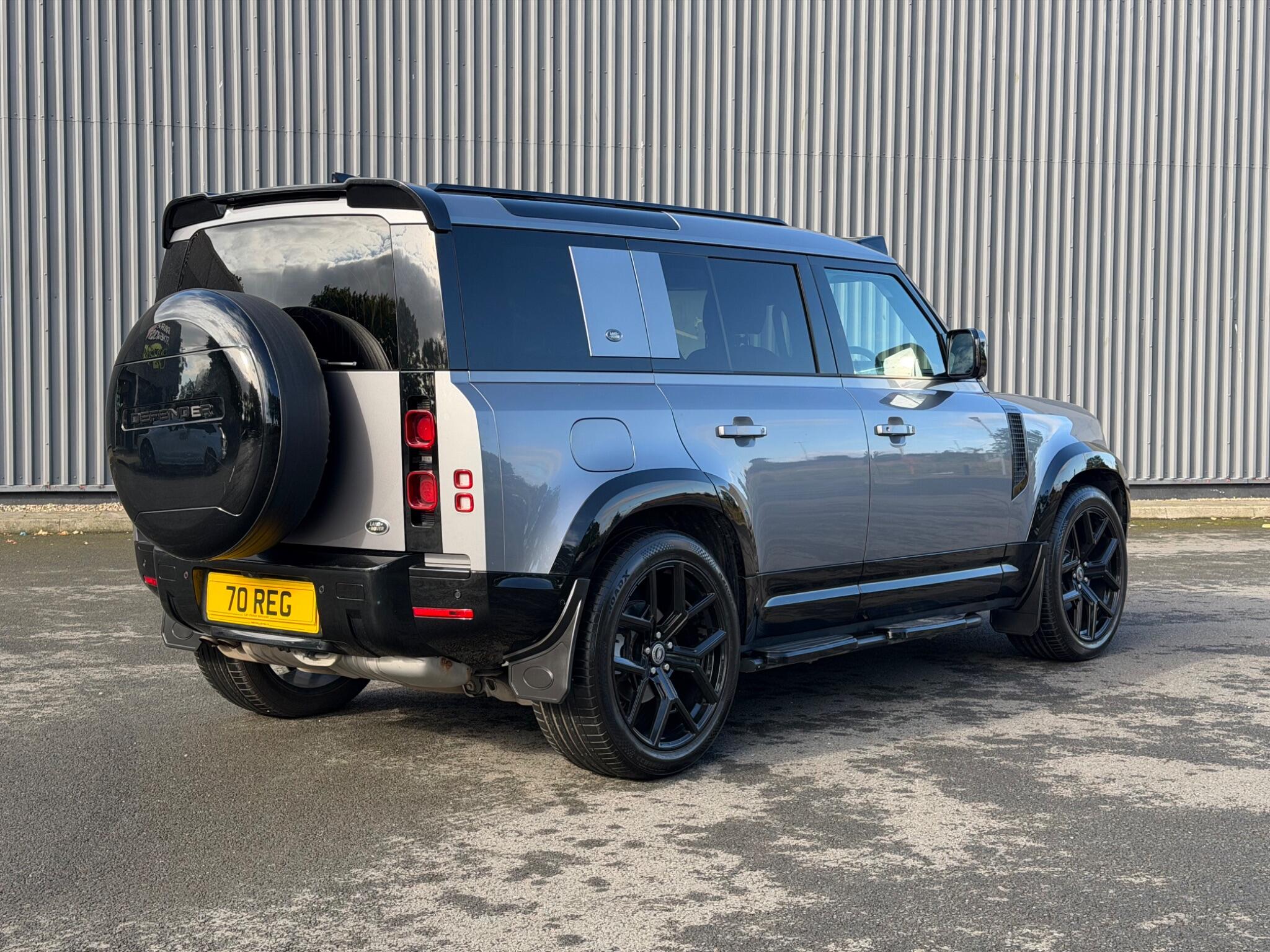 Land Rover Defender view 5
