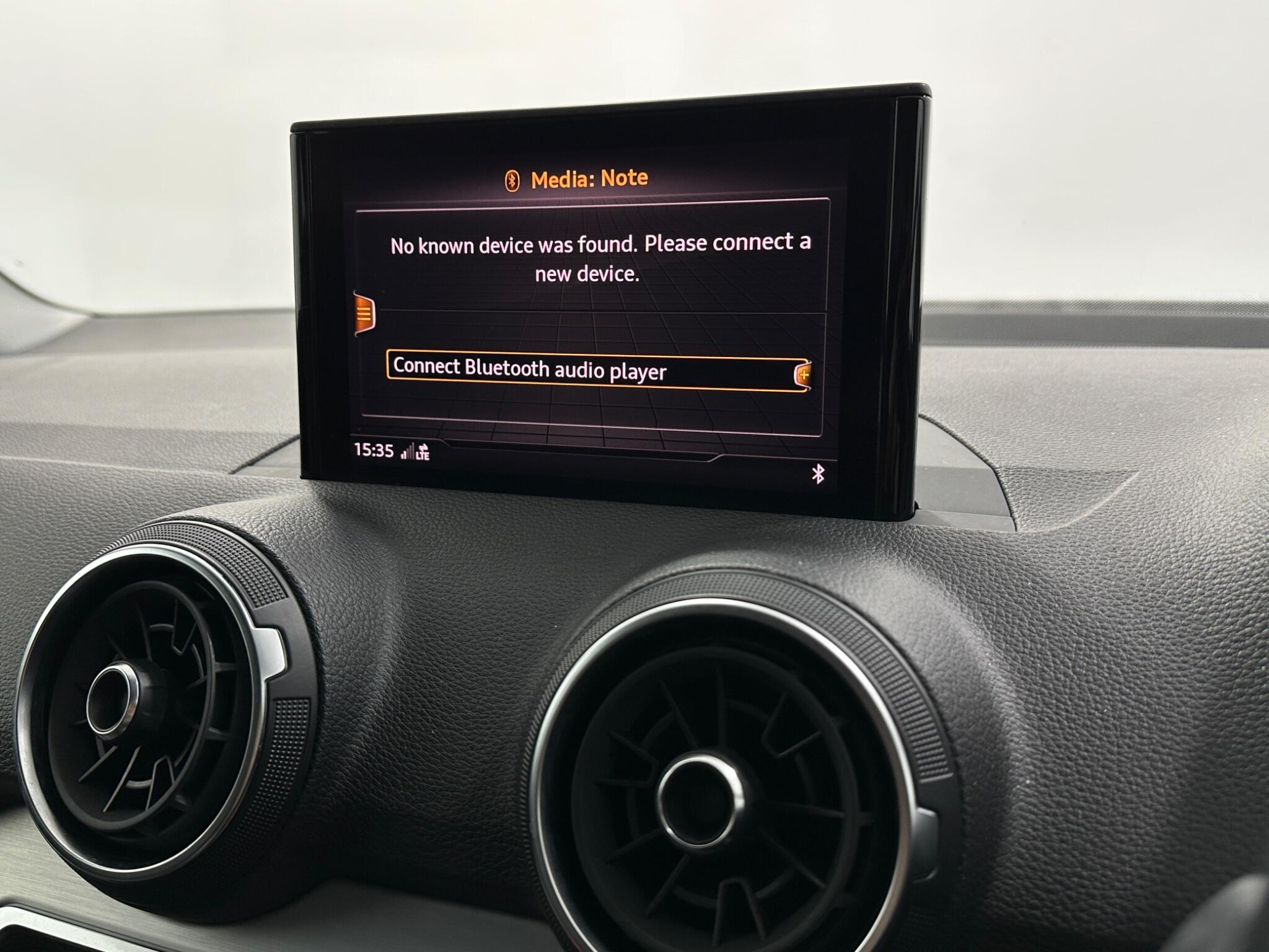 Audi Q2 view 25