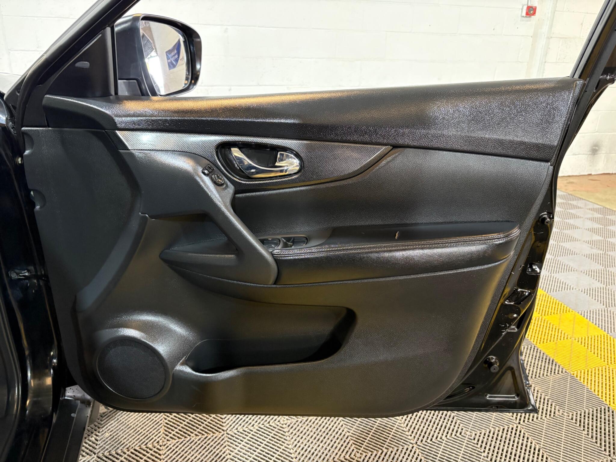 Nissan X-Trail view 38