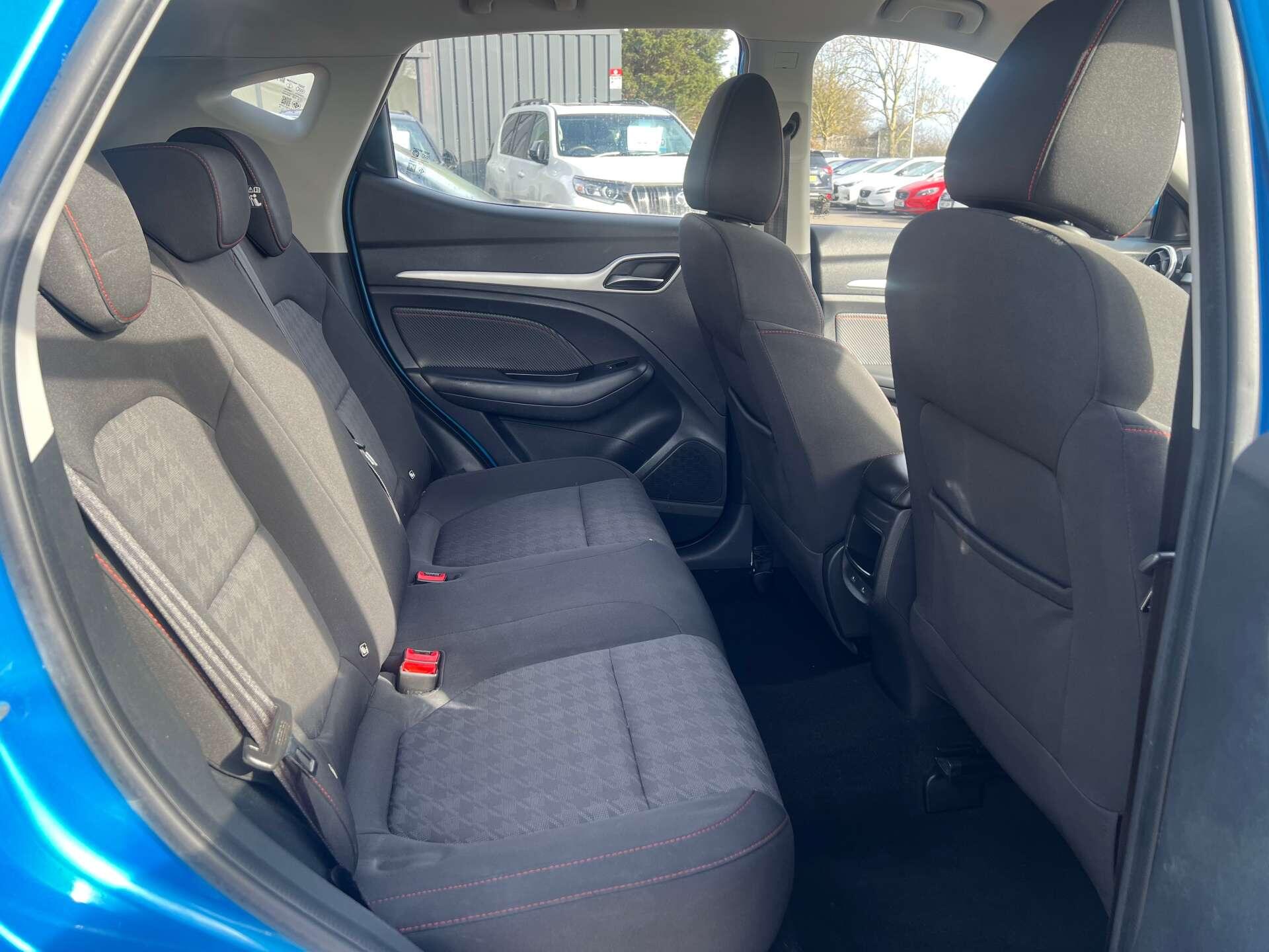 MG ZS view 33
