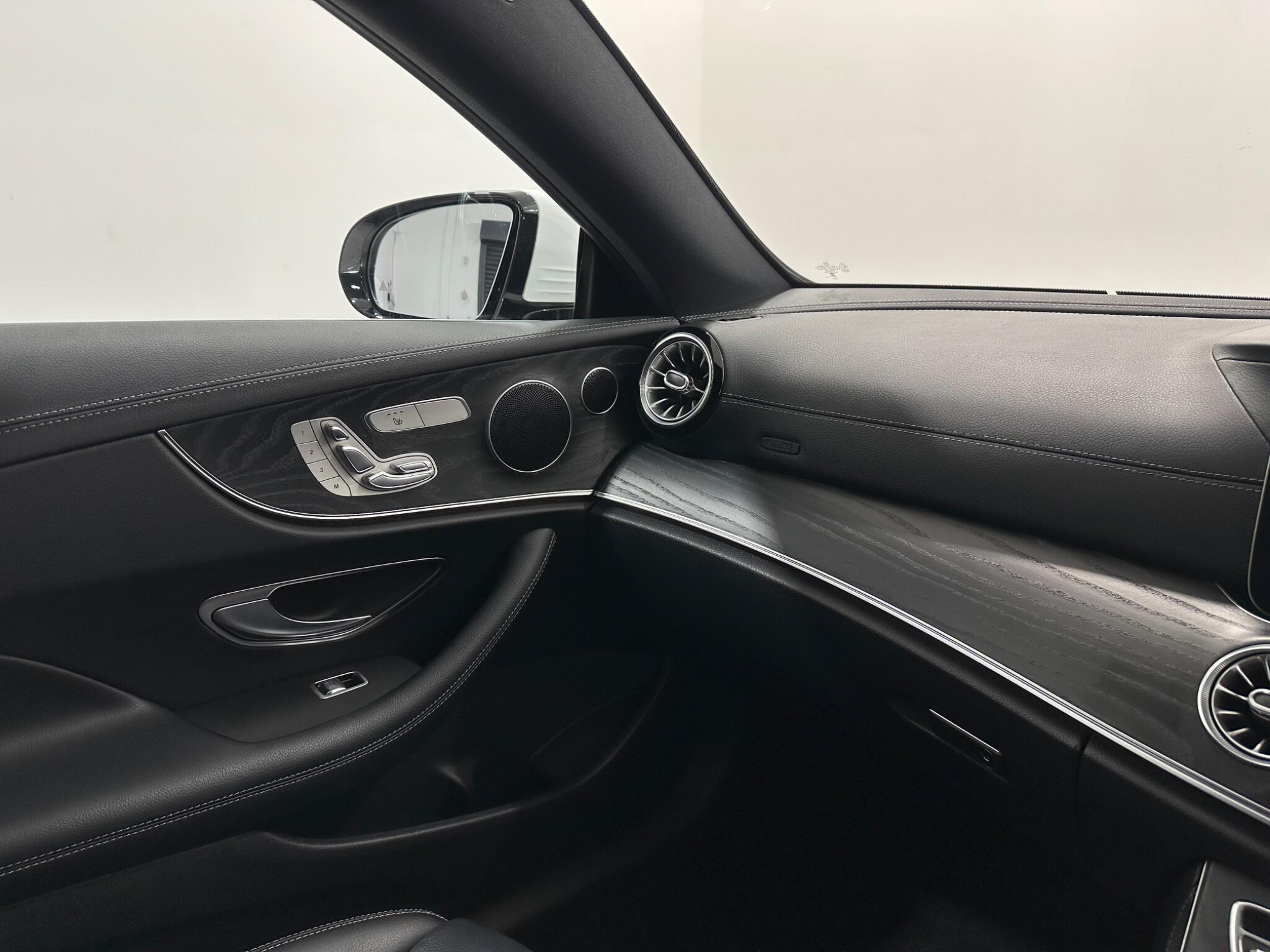 Mercedes-Benz E-Class view 29