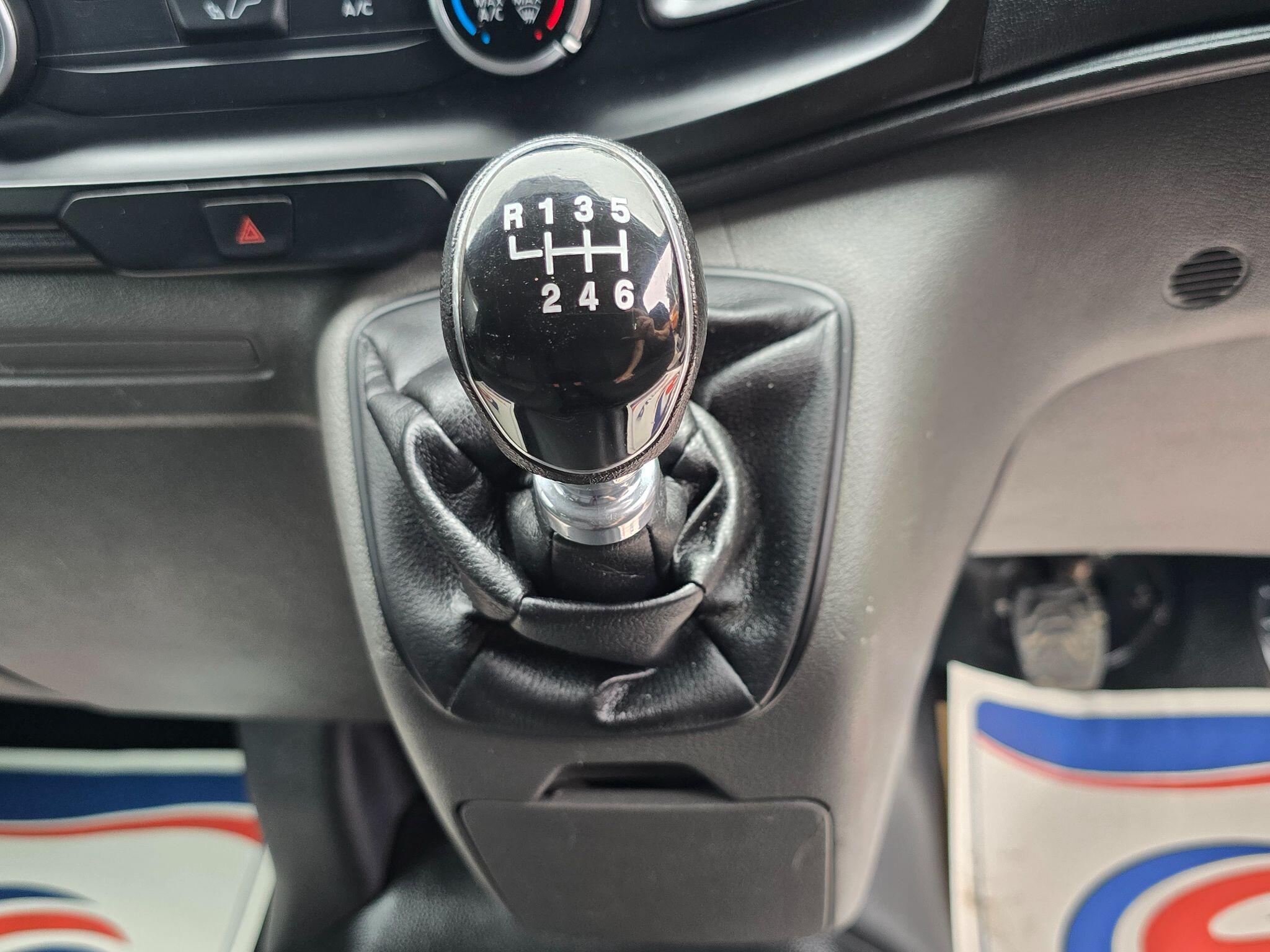Ford Transit Custom view 38