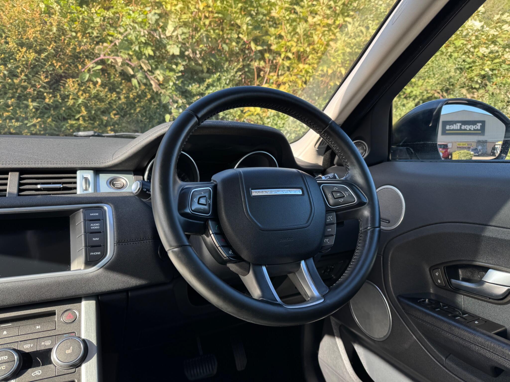 Land Rover Range Rover Evoque view 49