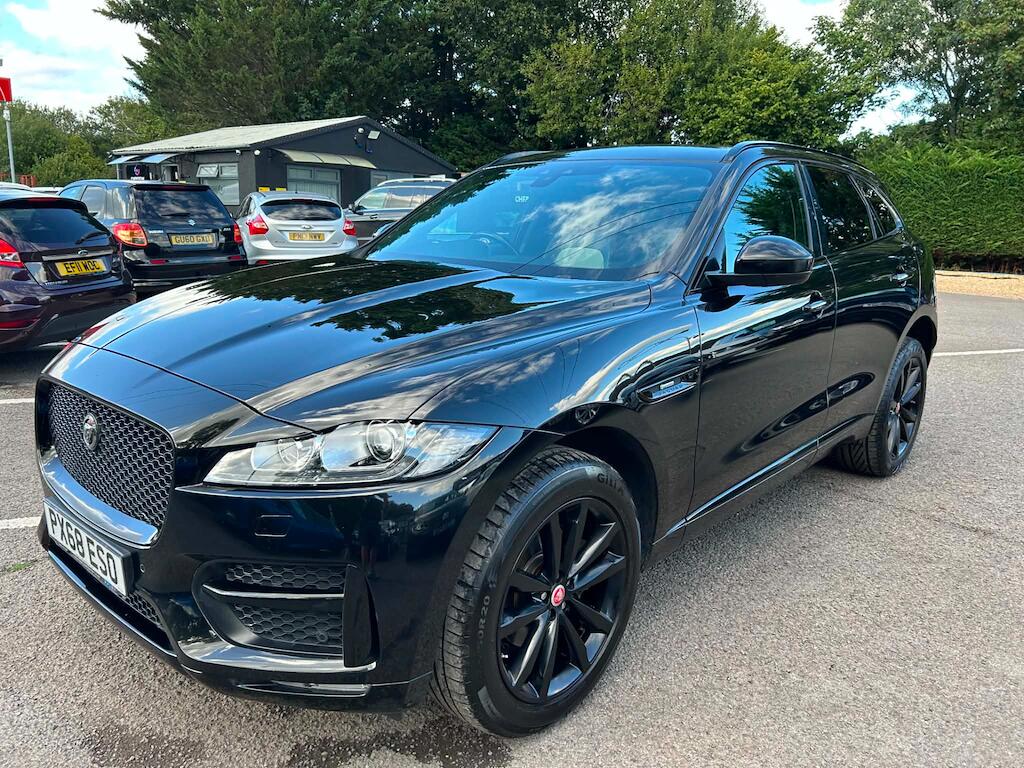 Jaguar F-Pace view 8