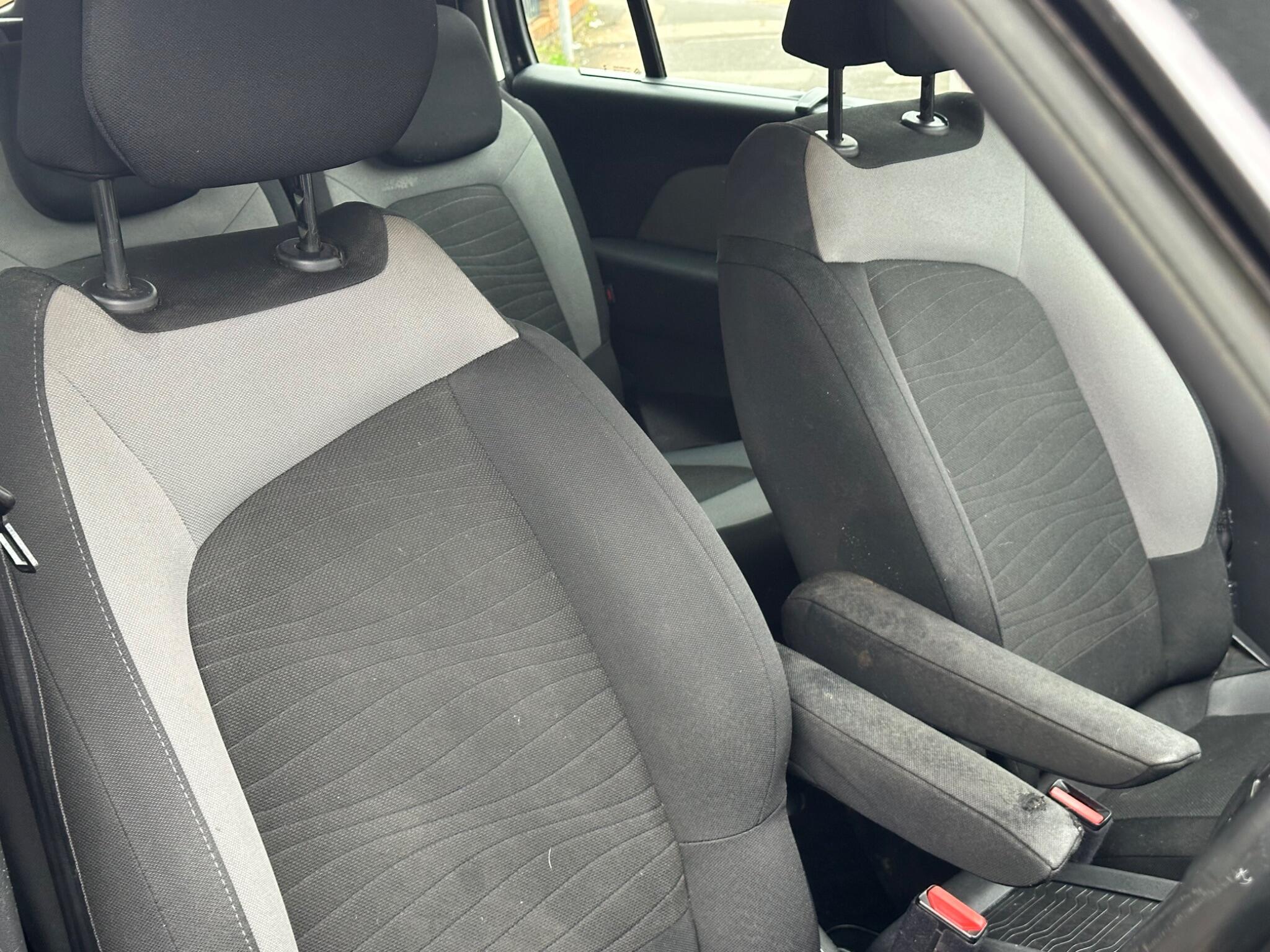 Citroen Grand C4 Picasso view 26