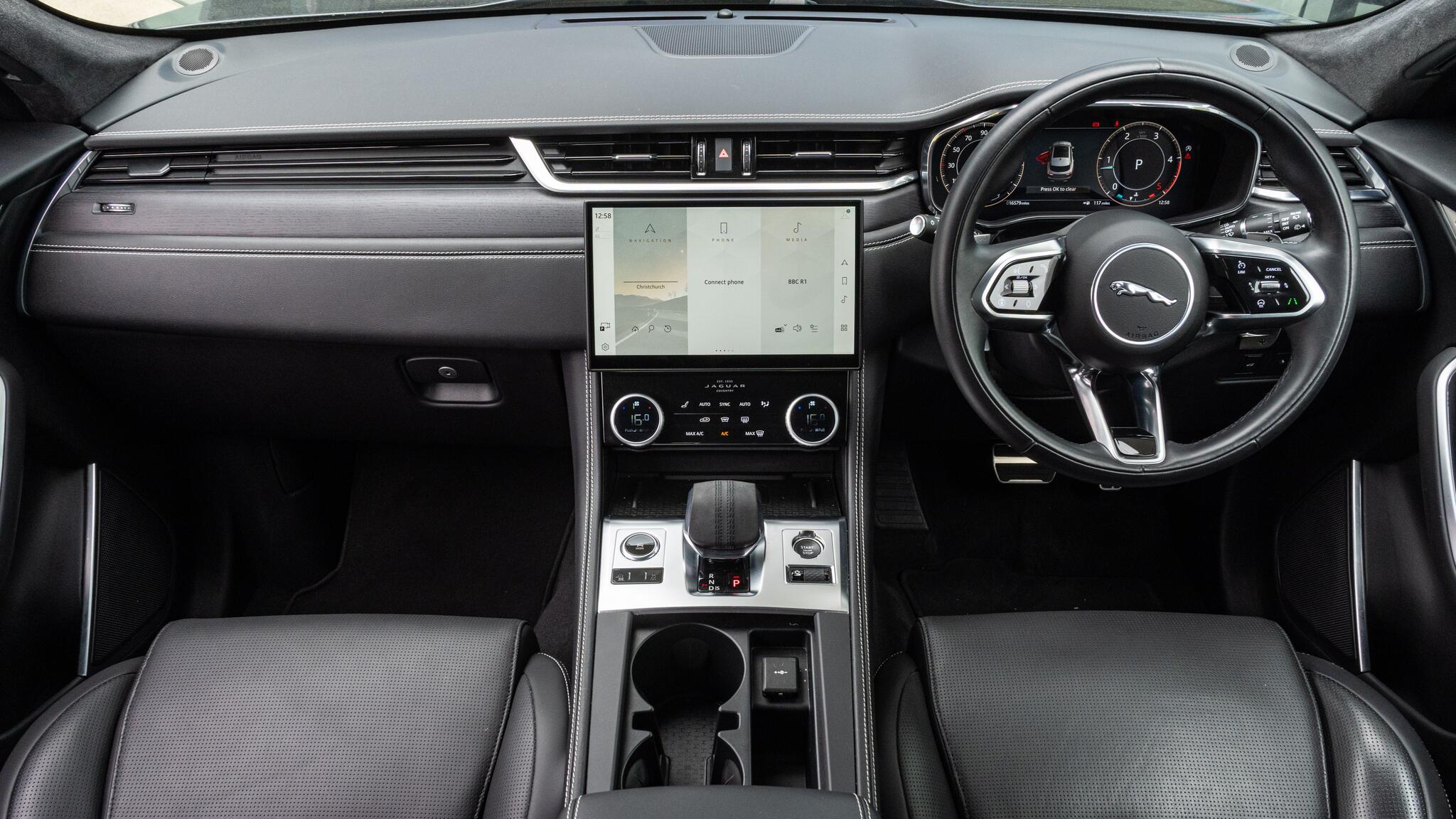 Jaguar F-Pace view 9