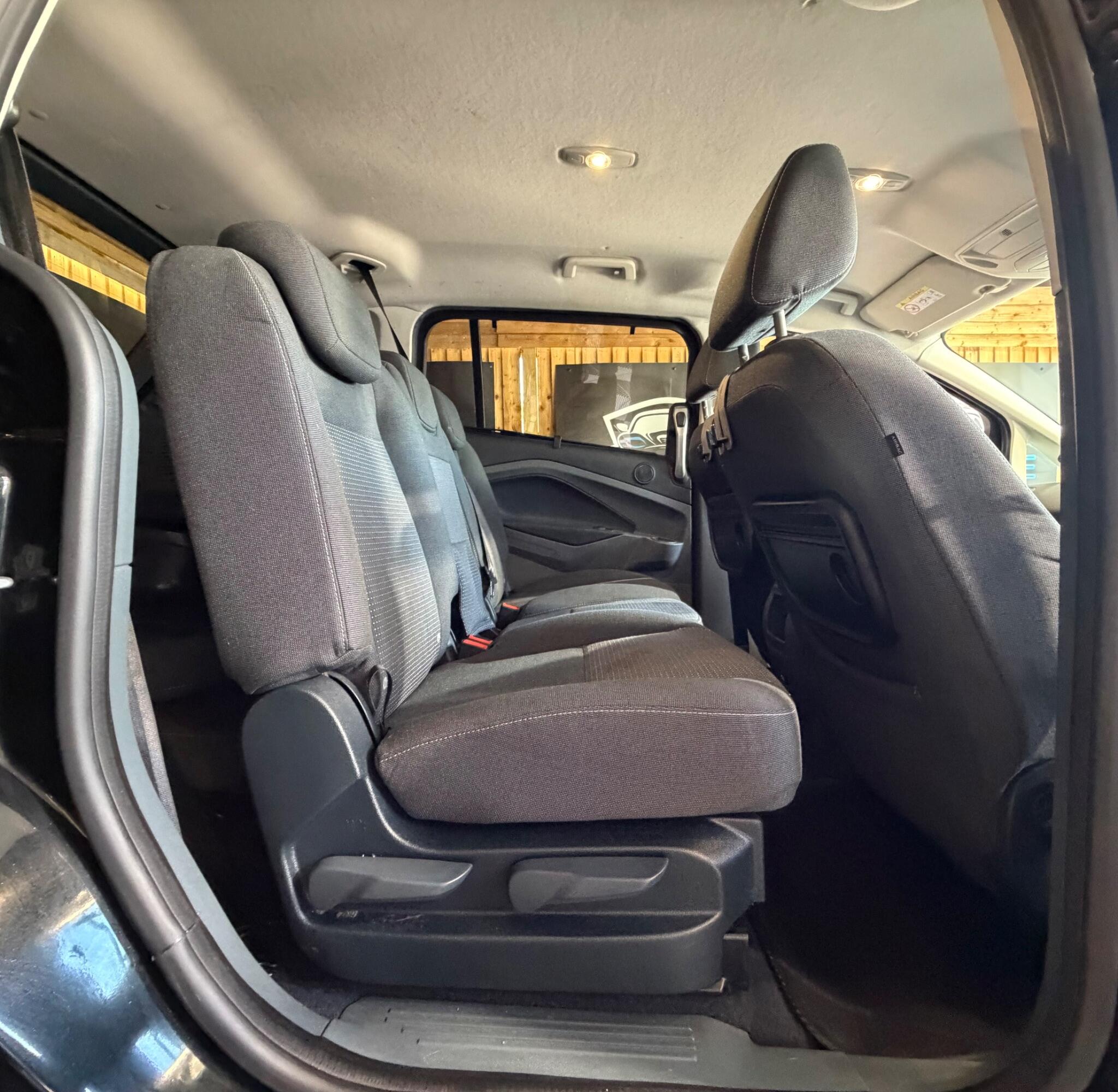 Ford Grand C-Max view 21