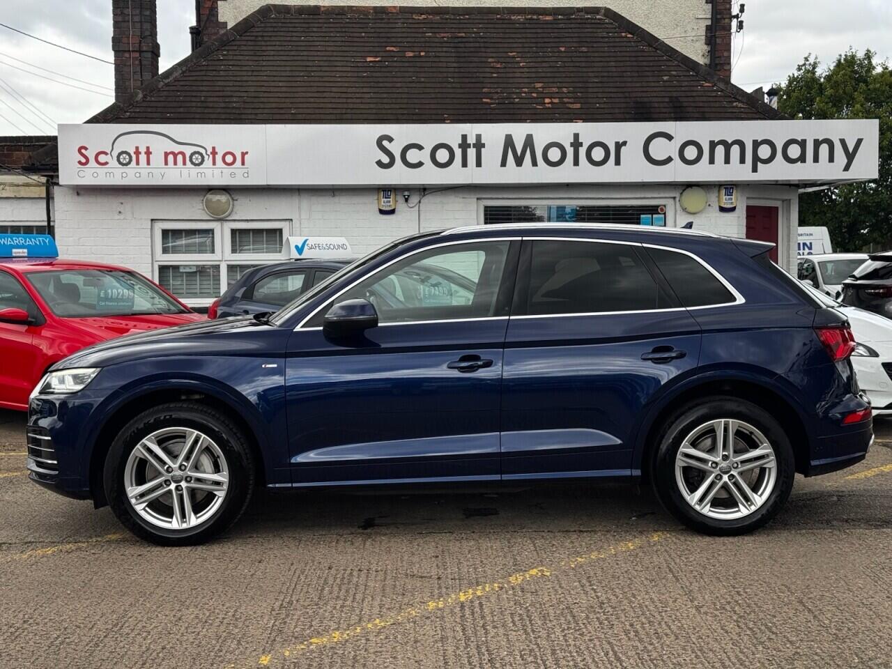Audi Q5 view 10