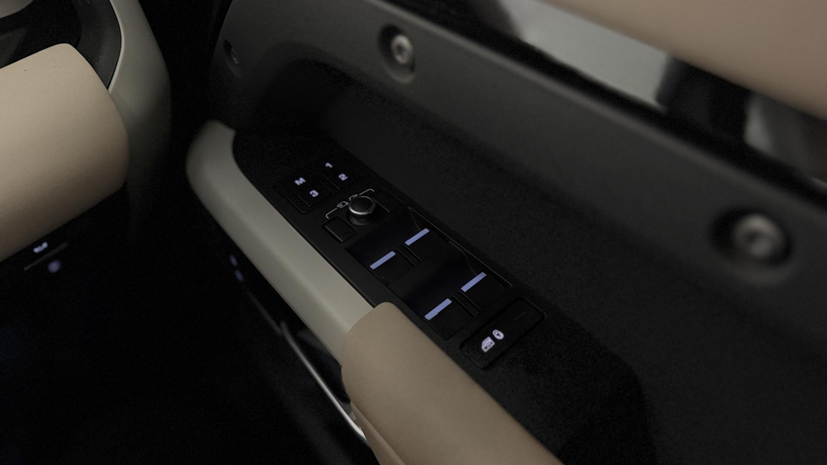 Land Rover Defender view 26