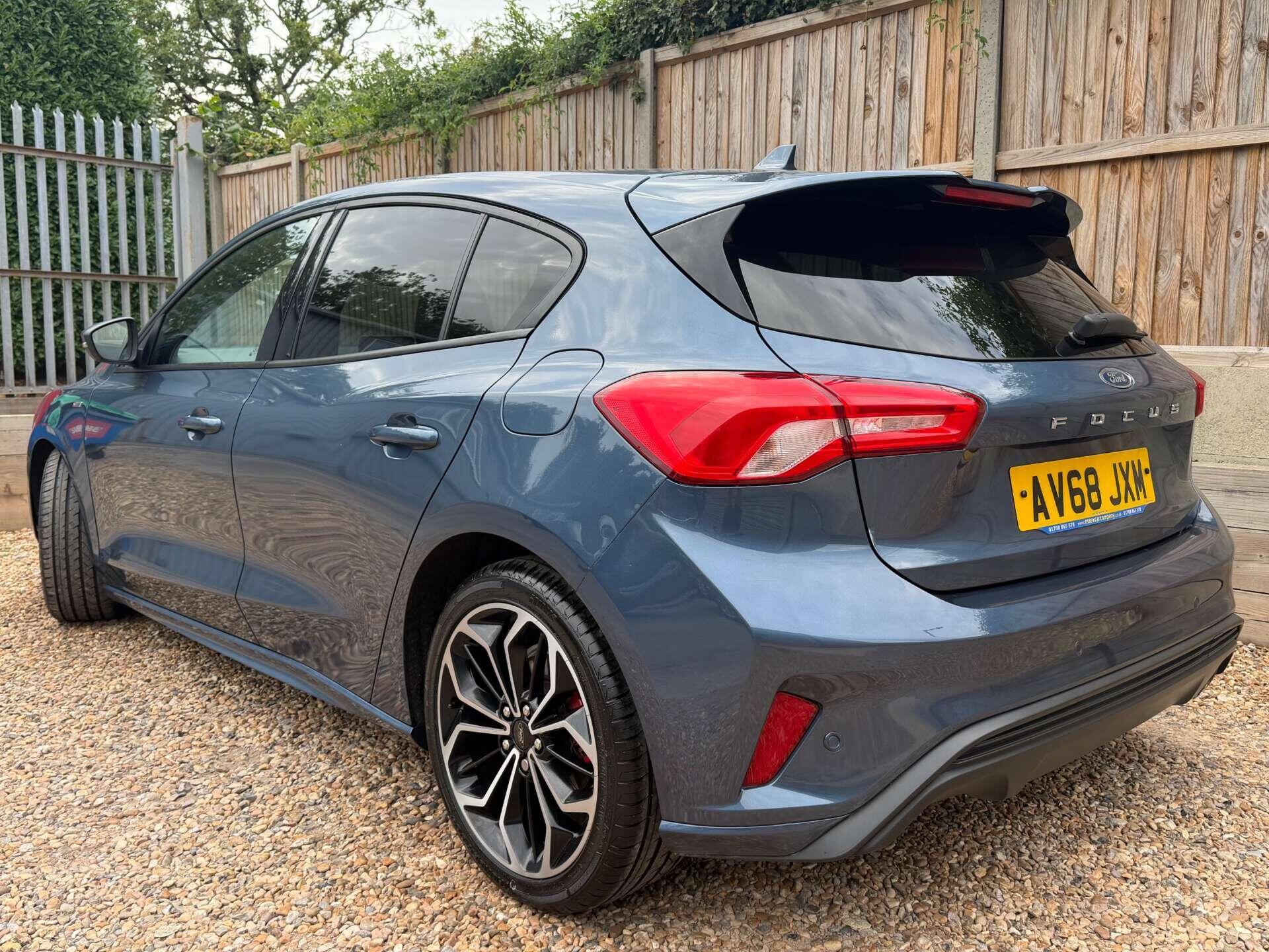 Ford Focus view 8