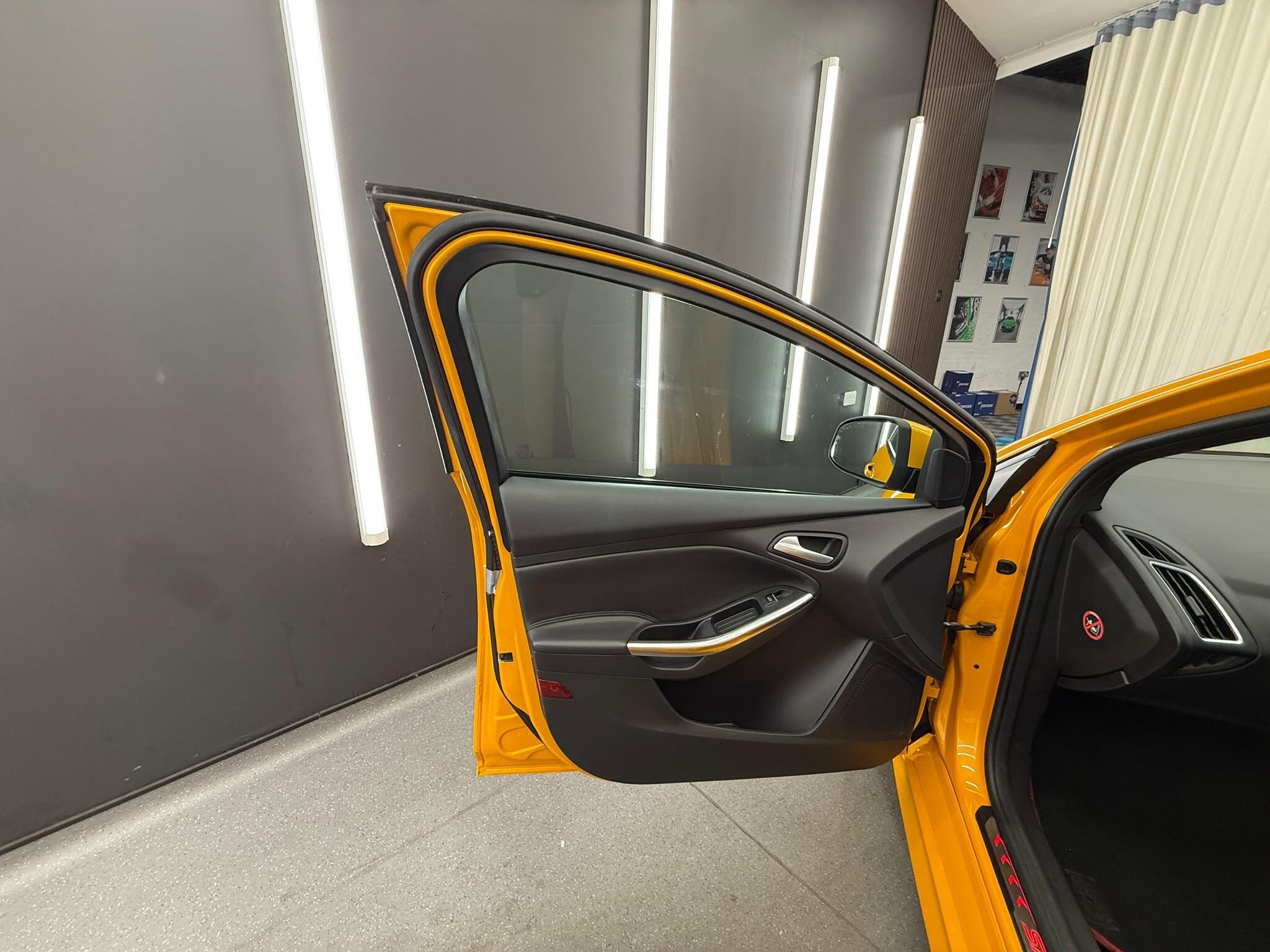 Ford Focus view 13
