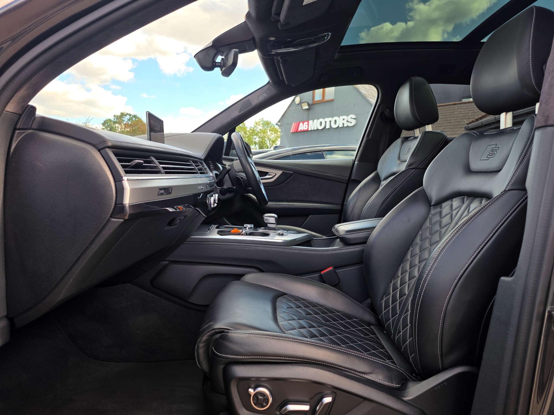 Audi SQ7 view 41