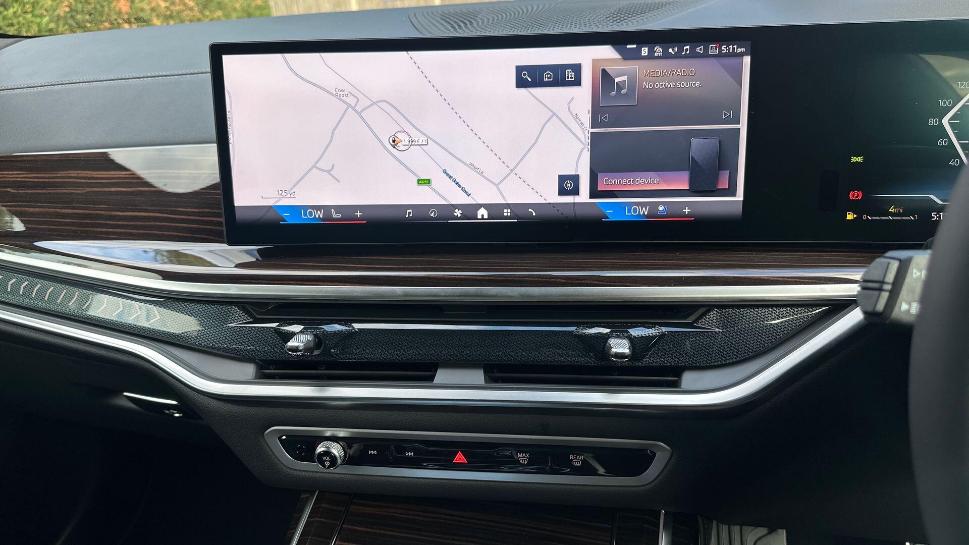 BMW X7 view 8