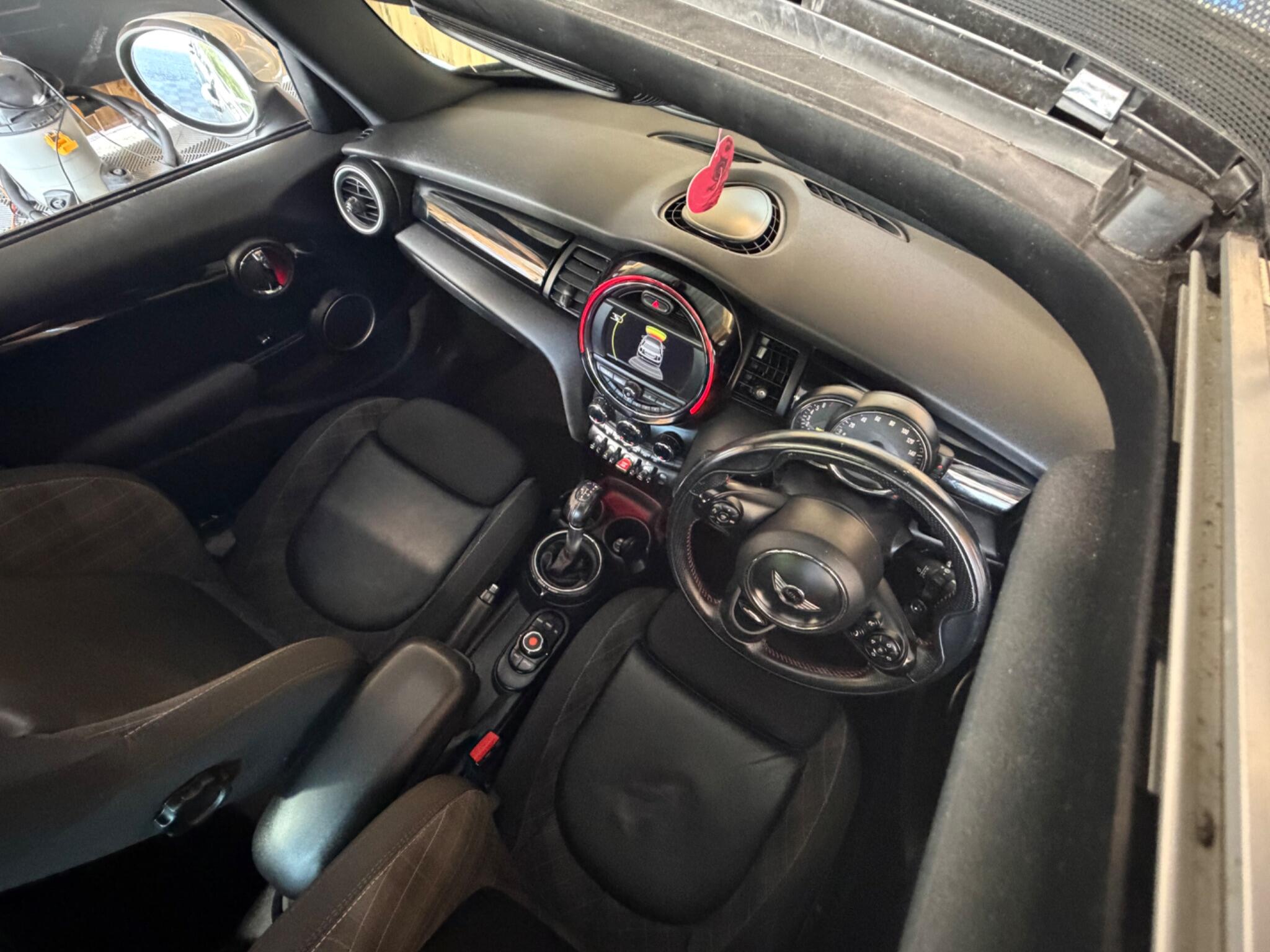 Mini Hatch view 16
