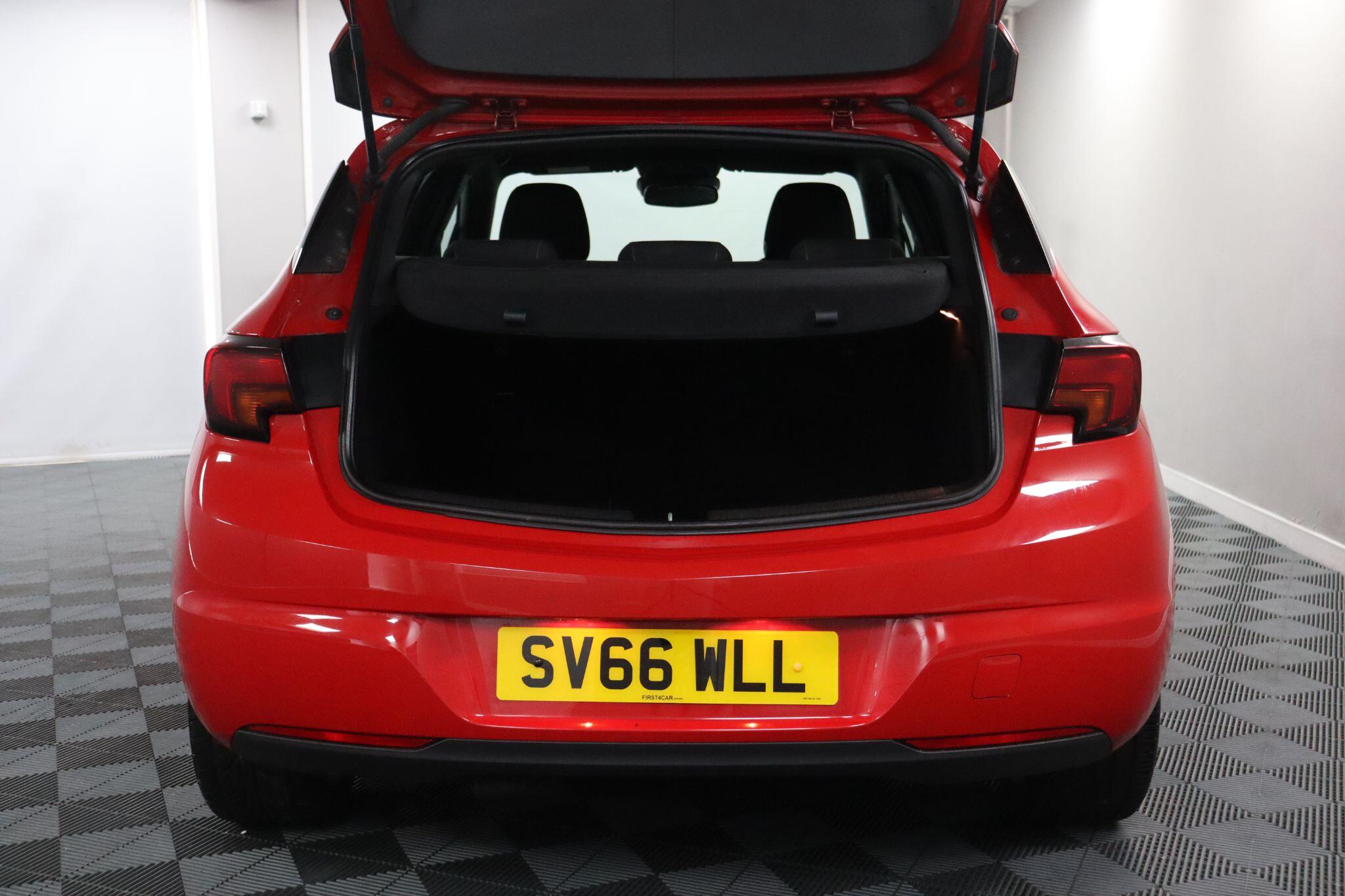 Vauxhall Astra view 12