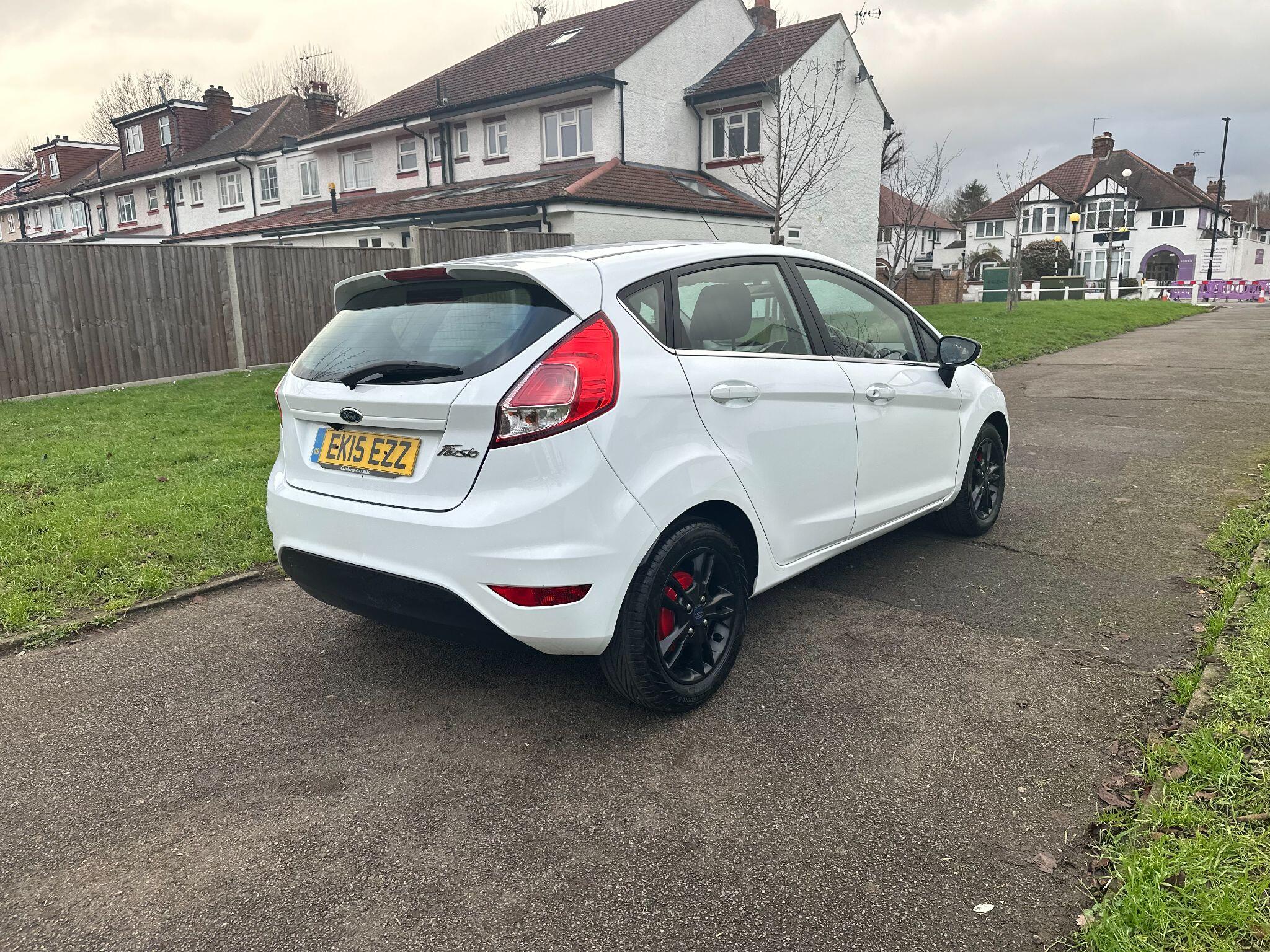 2015 Ford Fiesta image 14