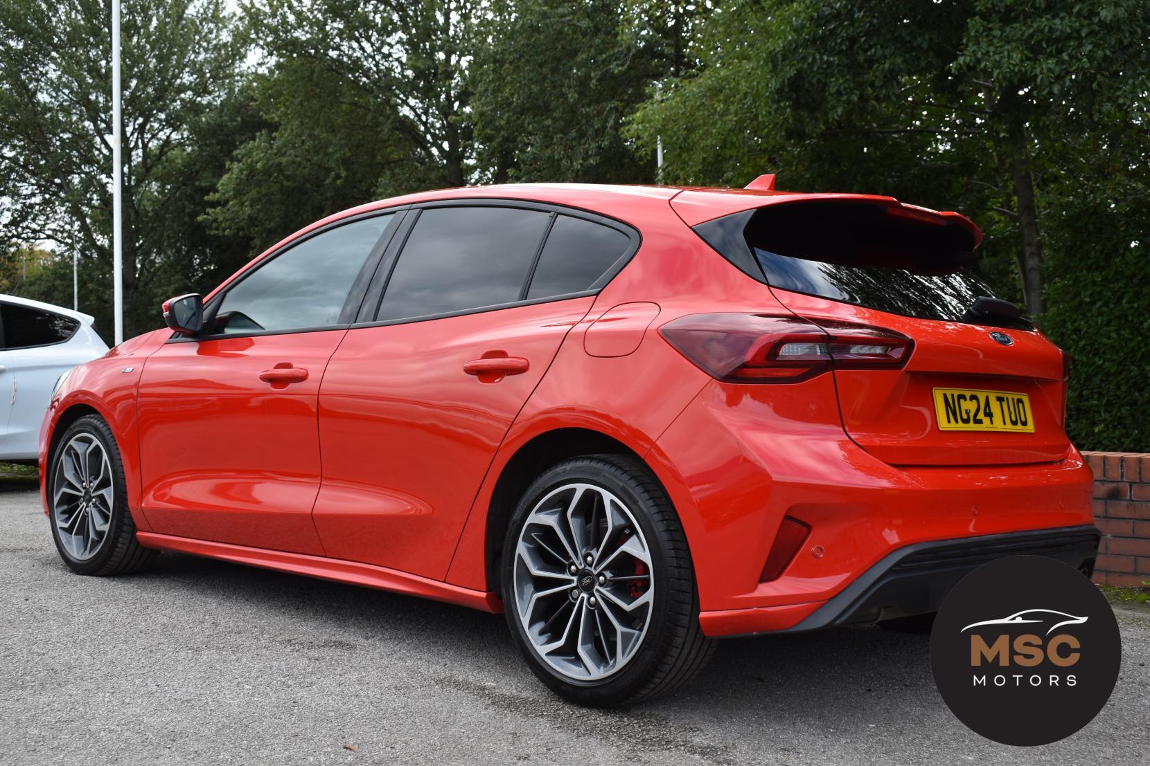 Ford Focus view 12