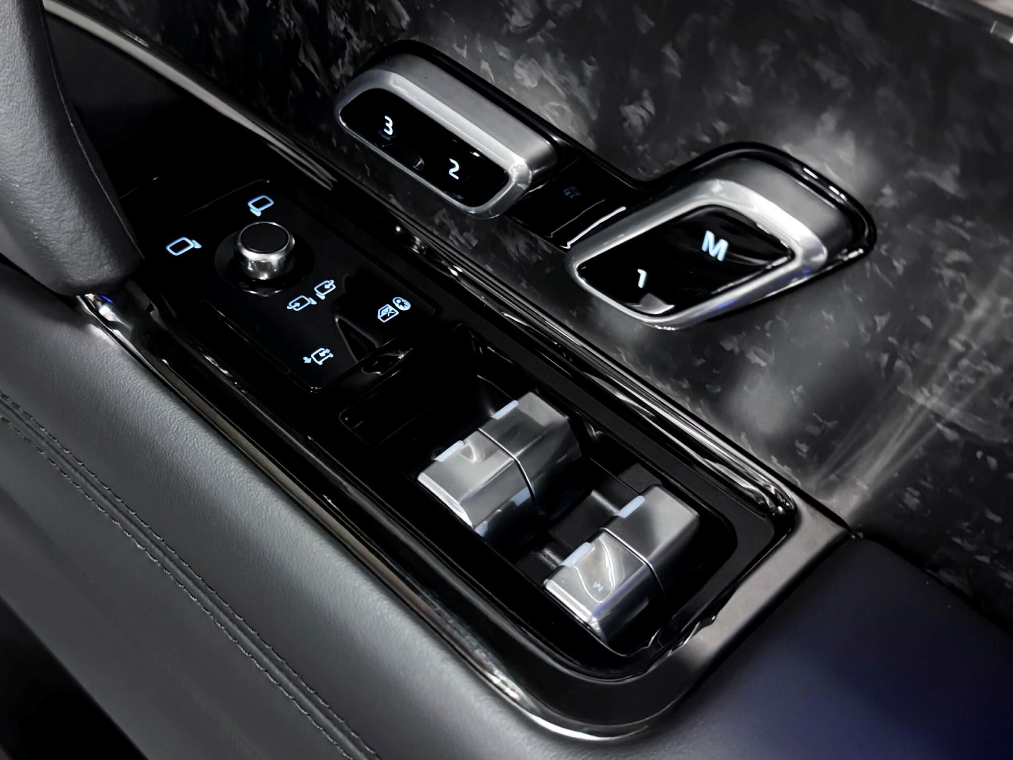 Land Rover Range Rover Sport view 18