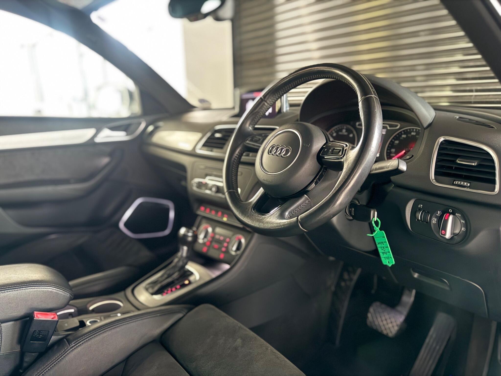 Audi Q3 view 31