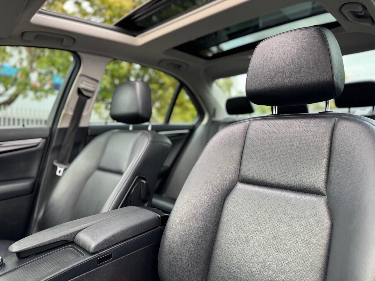 Mercedes-Benz C-Class view 28