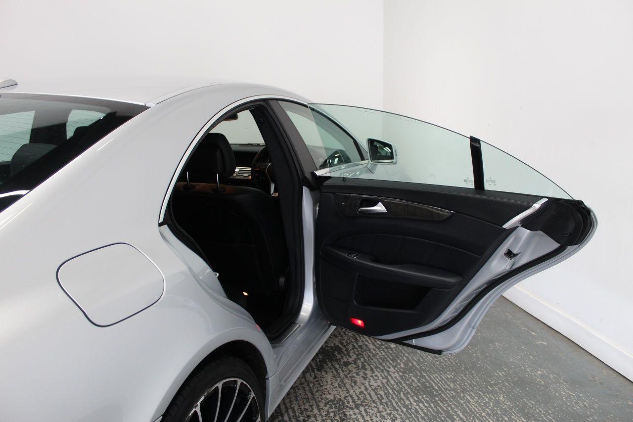 Mercedes-Benz CLS view 26