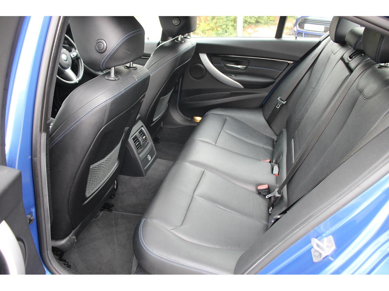 BMW 3 Series view 15